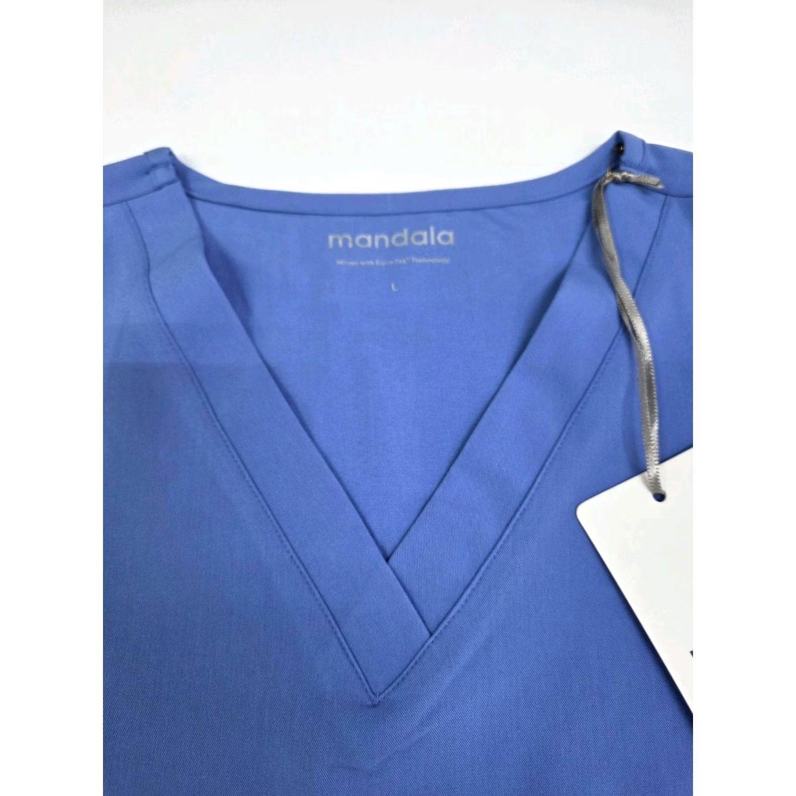 Vintage VINTAGE NWT Mandala Women’s Short Sleeve 6 Pocket V Neck Scrub Top Large Light blue PMID:7785 Size L / US 10 / IT 46 - 2 Thumbnail