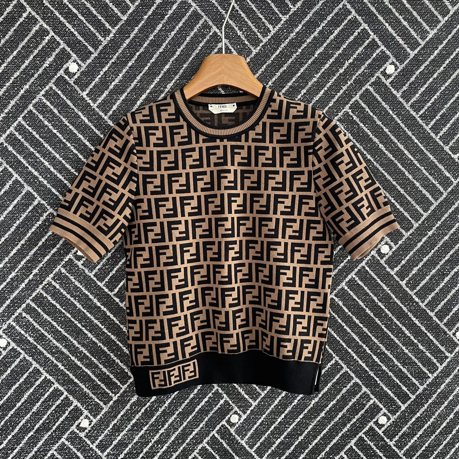Fendi FENDI FF Logo All Over SS Knit Top W Brown 38 99N Size XS / US 0-2 / IT 36-38 - 1 Thumbnail