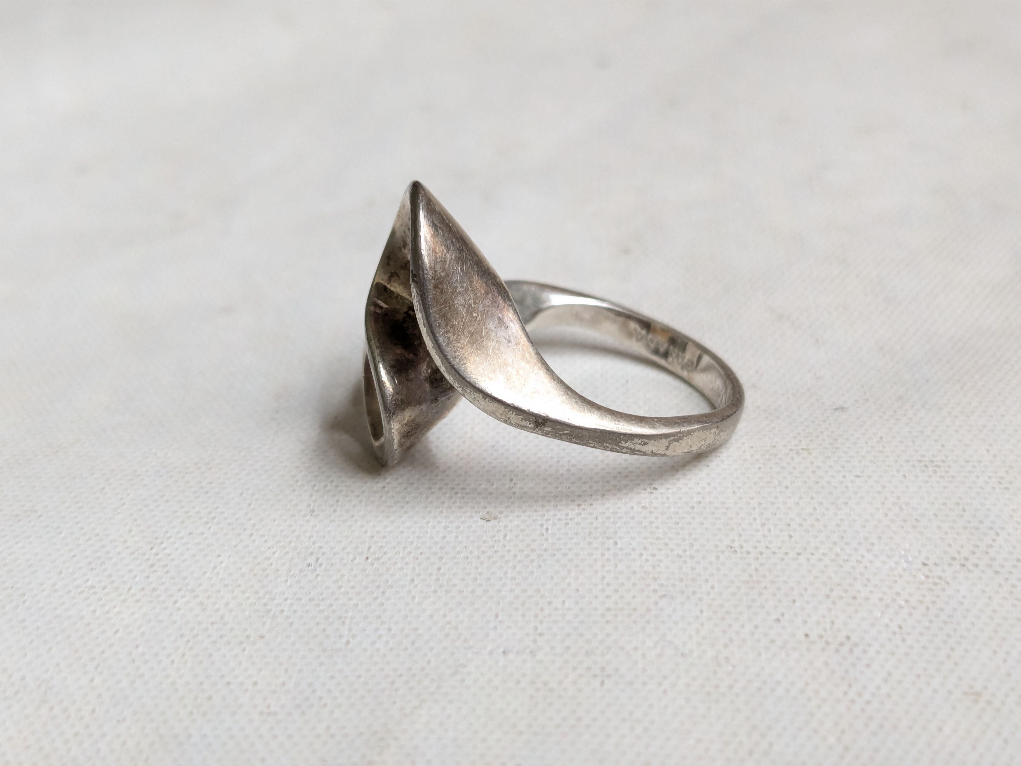 Jewelry Sterling Silver Ring Wavy 8 Modern Abstract Size ONE SIZE - 3 Thumbnail