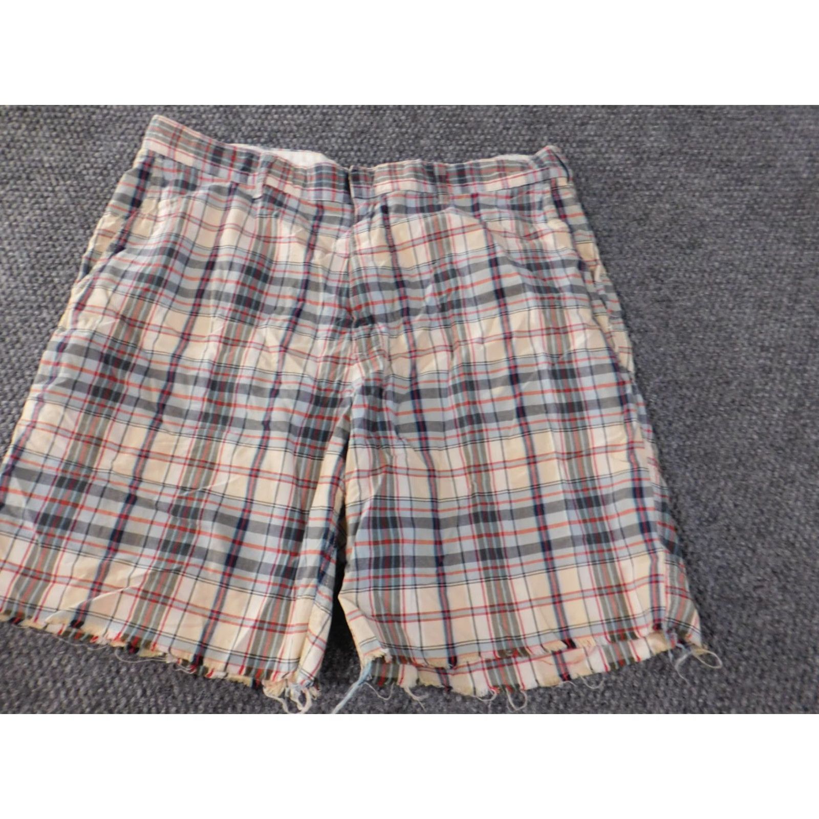 Abercrombie & Fitch Abercrombie & Fitch Shorts Mens 34 Beige Plaid Flat Front Zip Regular Chino Logo Pockets Vintage No Gender Mens Size US 34 / EU 50 - 3 Thumbnail