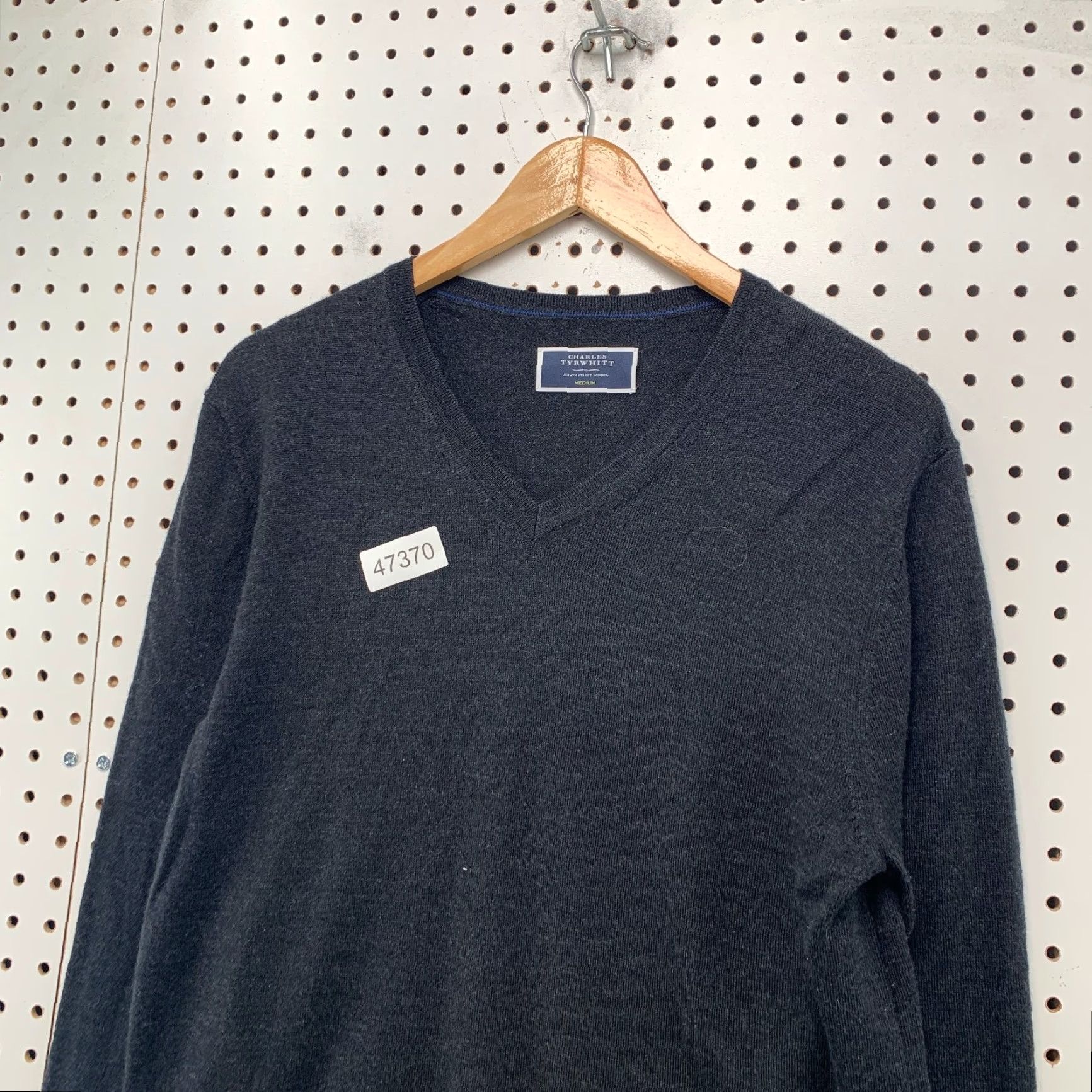 Charles Tyrwhitt Charles Tyrwhitt Sweater Mens Medium Black V-Neck 100% Merino Wool Pullover Knit Wool Slim Fit Casual Regular Mens Size US M / EU 48-50 / 2 - 7 Thumbnail