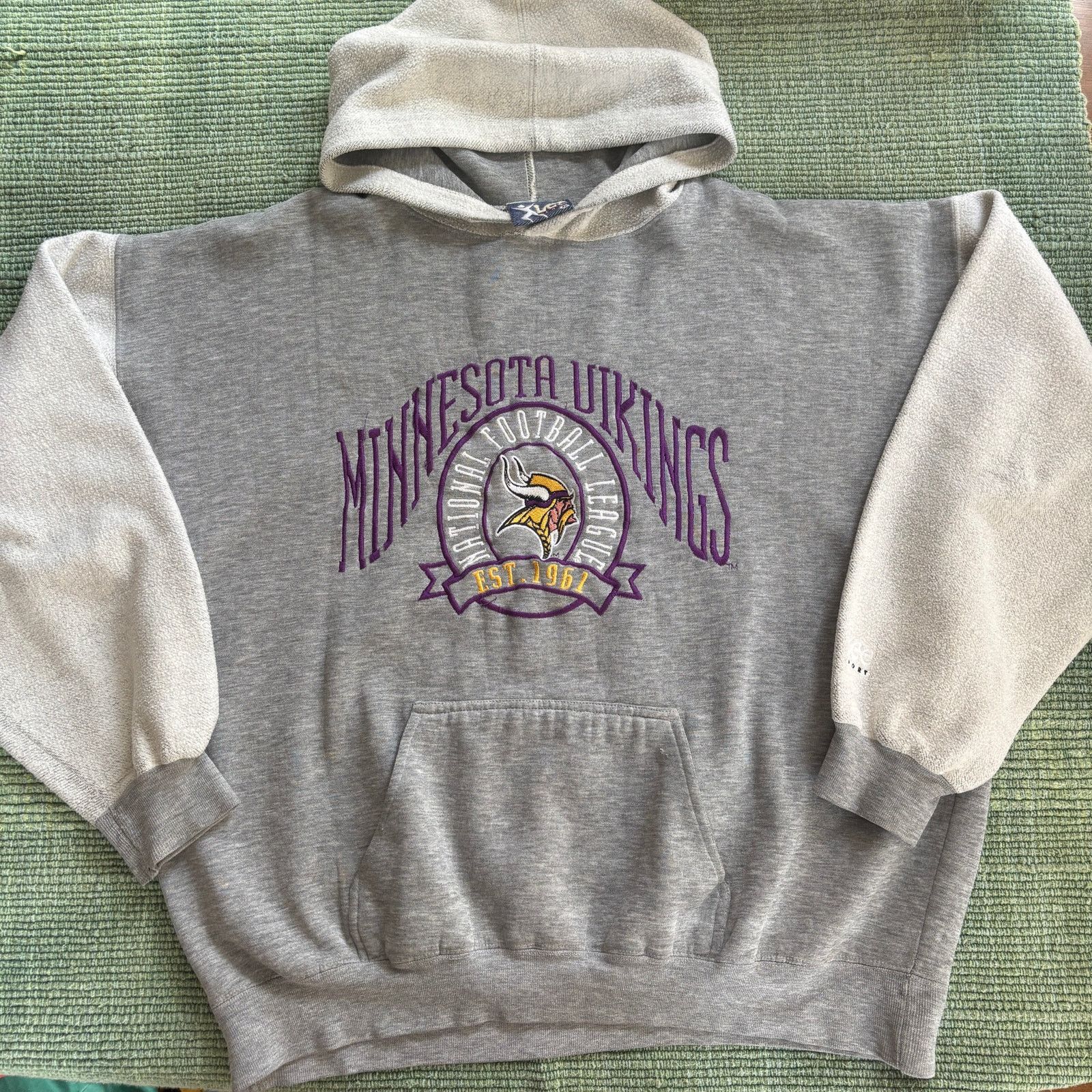 Lee × NFL × Vintage Vintage 90s Minnesota Vikings Embroidered Hoodie Lee L/XL Size US XL / EU 56 / 4 - 2 Thumbnail