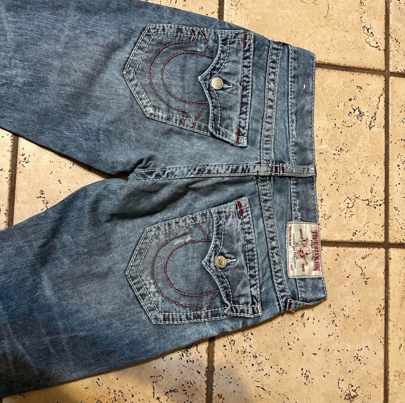 True Religion Light blue true religion jeans with pink stitching Size US 32 / EU 48 - 2 Thumbnail