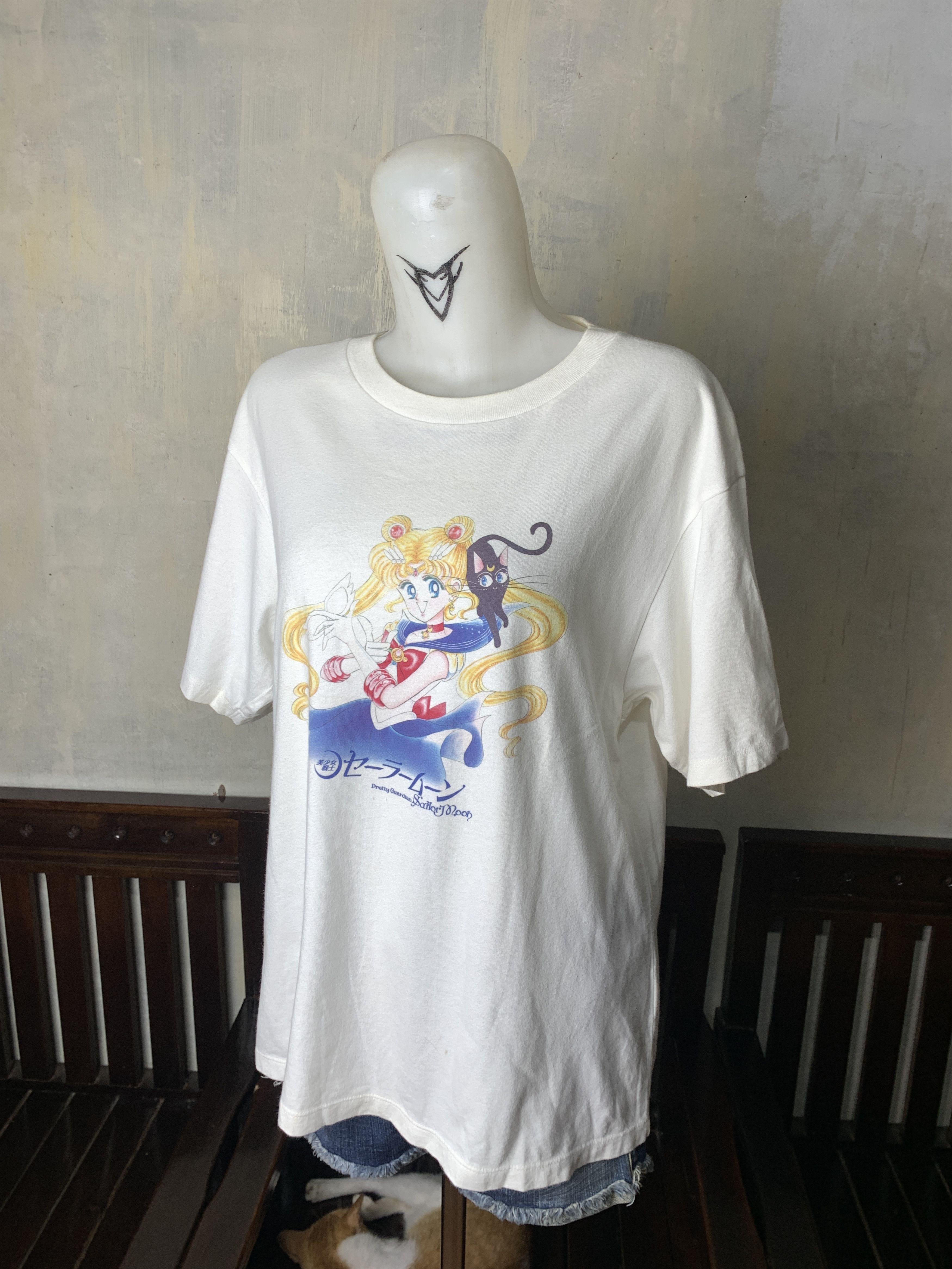 Uniqlo Uniqlo x Sailormoon White Oversize Tee (M) Size M / US 6-8 / IT 42-44 - 2 Thumbnail