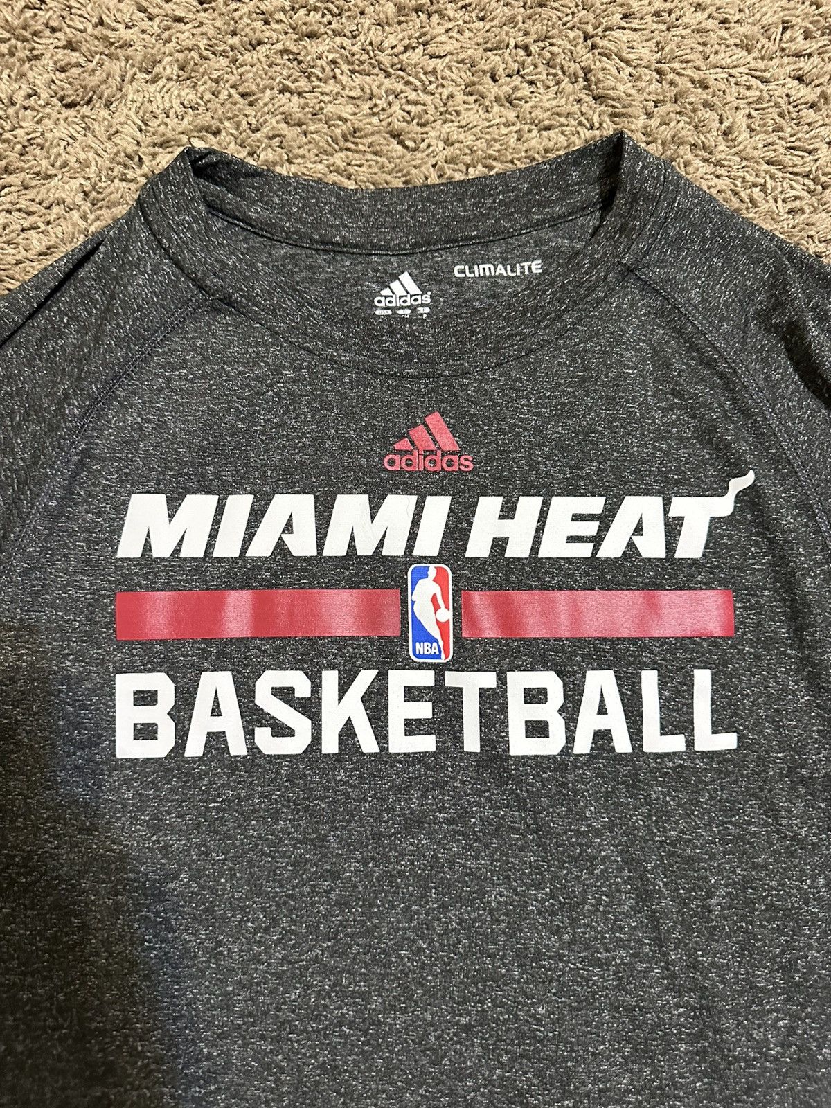 Adidas × NBA × Vintage Vintage Adidas NBA Miami Heat shirt 00s size small Size US S / EU 44-46 / 1 - 2 Thumbnail