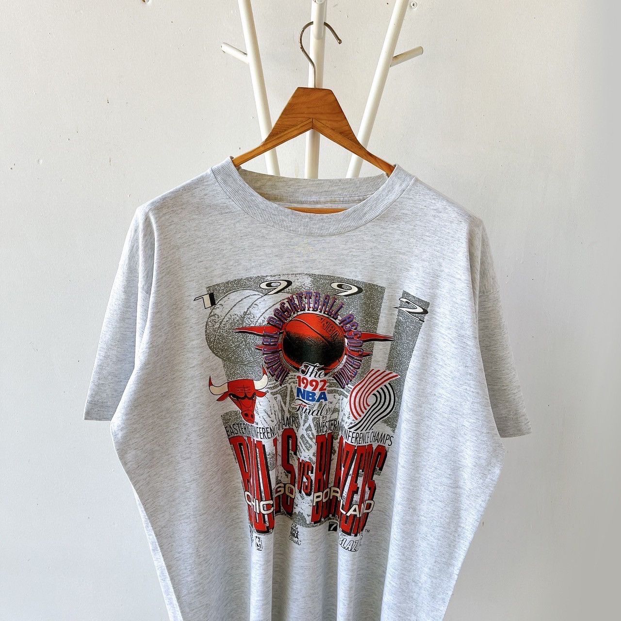 Vintage 90s Chicago Bulls Vs Portland Trail Blazers NBA t-shirt/ XL Size US XL / EU 56 / 4 - 2 Thumbnail