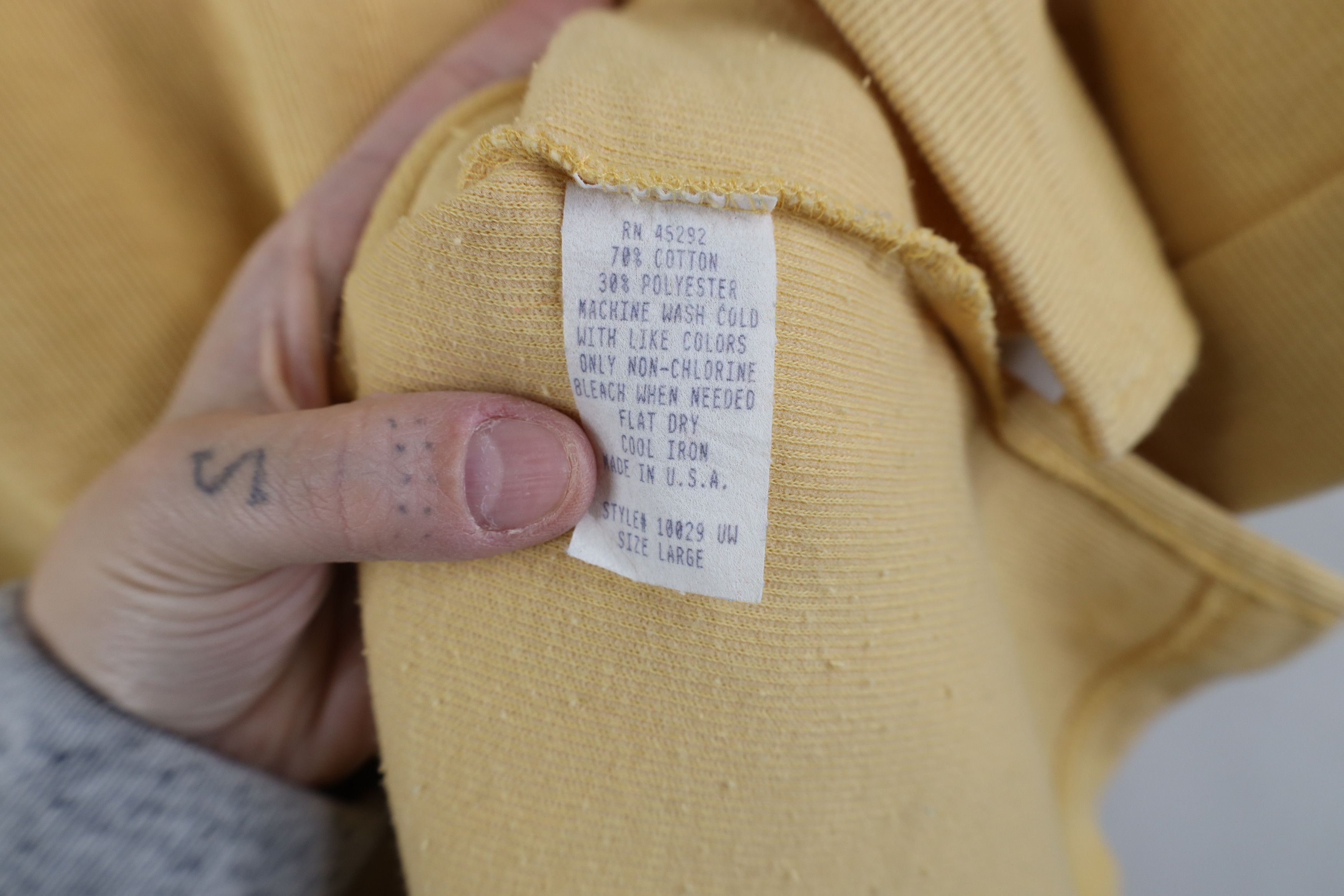 Express × Vintage Vintage 90s Express Ribbed Knit V-Neck T-Shirt Yellow Size L / US 10 / IT 46 - 7 Thumbnail