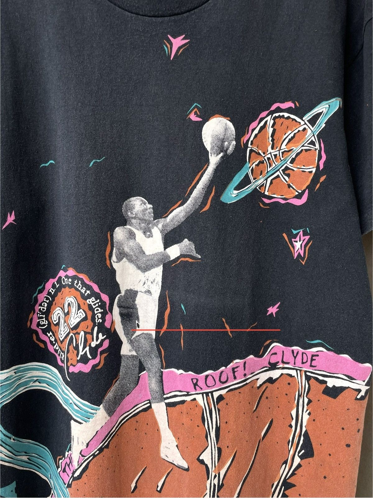 Vintage Vintage 90s Clyde Drexler Basketball NBA Over Print T-Shirt Size US XL / EU 56 / 4 - 8 Thumbnail