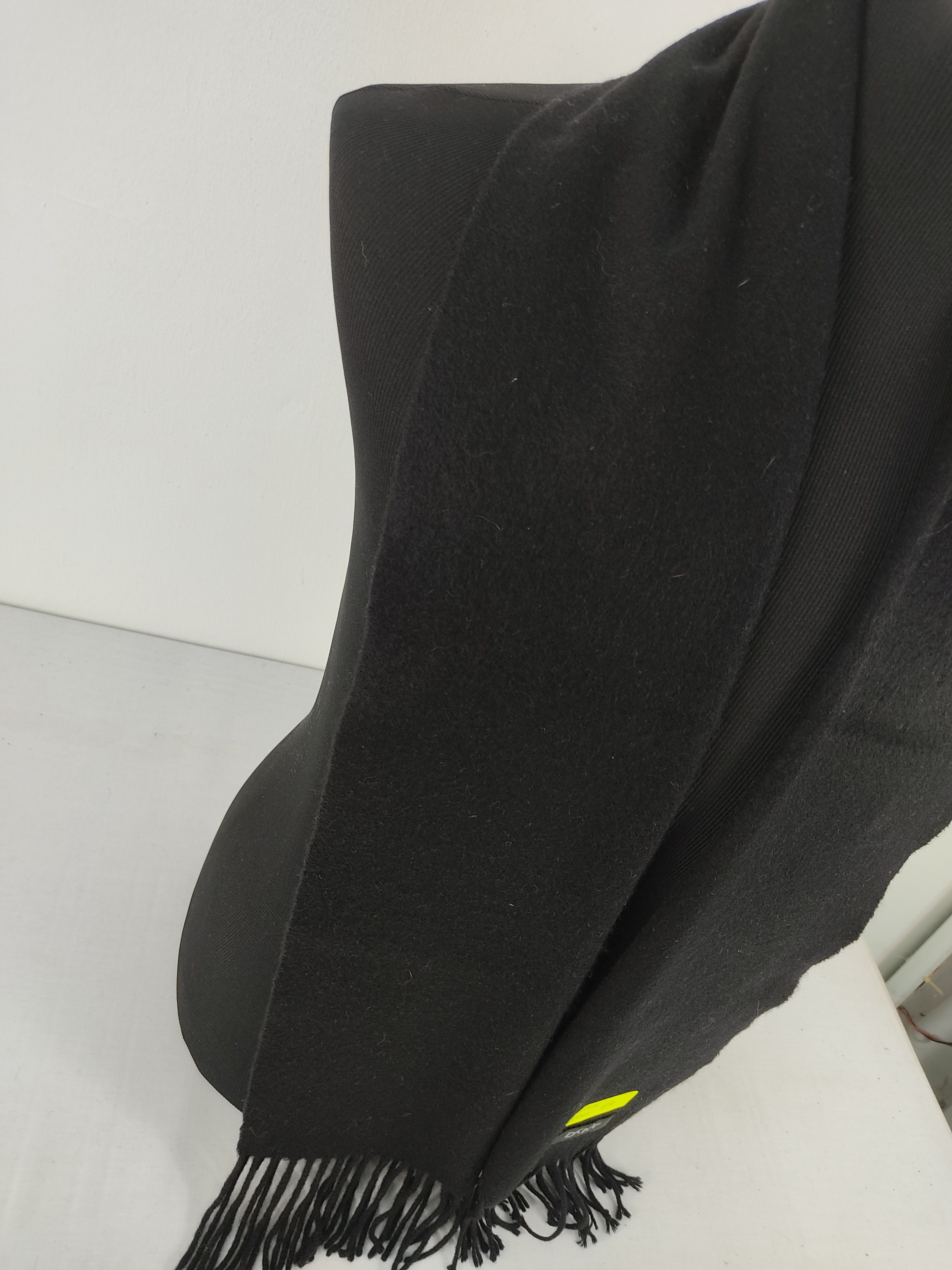 DKNY DKNY Plain Scarf / Muffler / Neckwear Size ONE SIZE - 2 Thumbnail