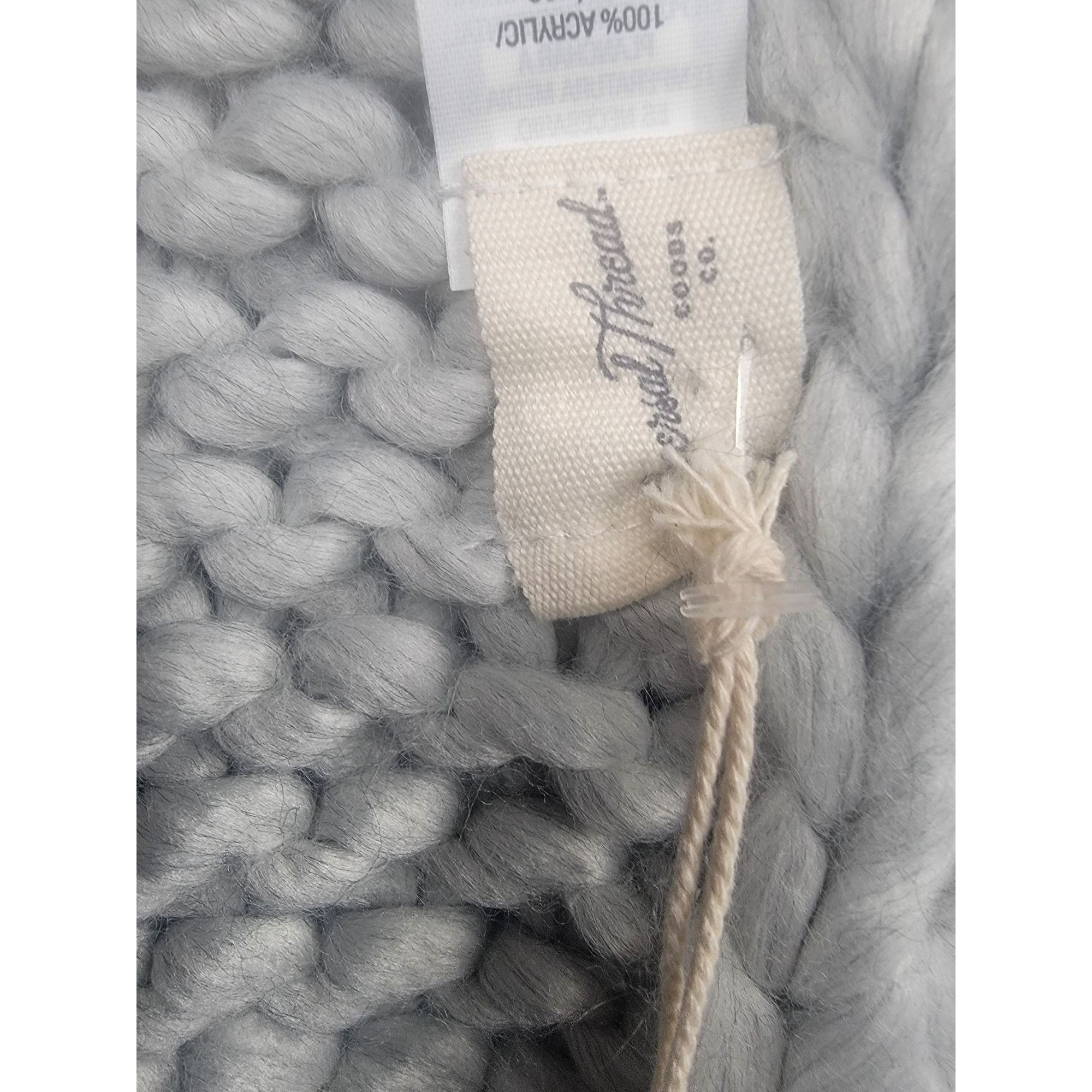 Other Hand-Knit White Acrylic Scarf With Tassels Size ONE SIZE - 5 Thumbnail