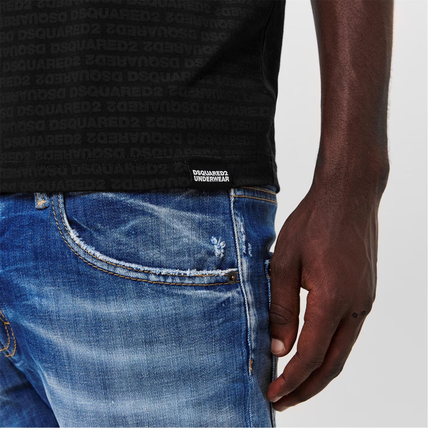 Dsquared2 o1g2r1mq0426 Slim Fit T-Shirt in Black Size US L / EU 52-54 / 3 - 4 Thumbnail