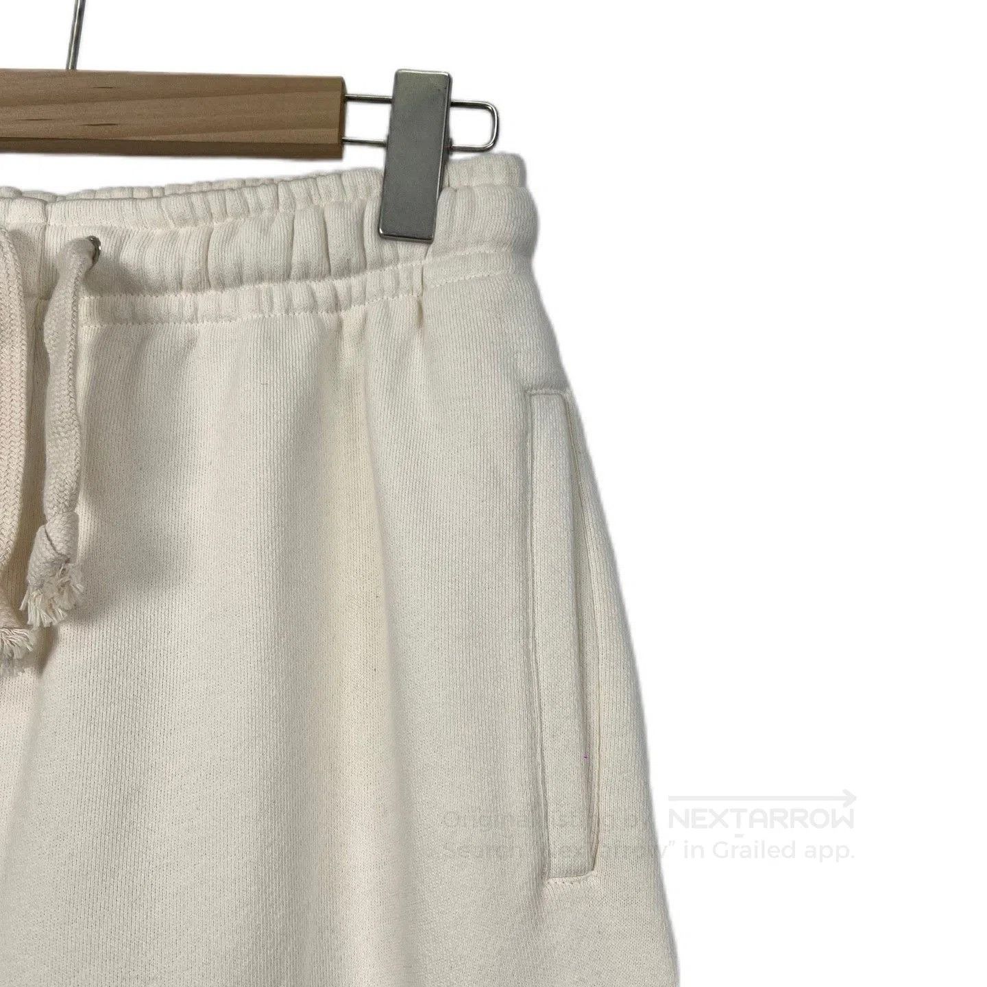 Gucci Gucci Sequin Apple Embroidery Shorts. Size 24" / US 00 / IT 34 - 4 Thumbnail