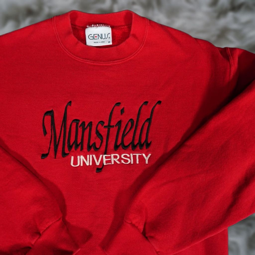 Vintage Vintage Mansfield University Embroidered Sweatshirt Womens M Red College University Activewear Pullover Size M / US 6-8 / IT 42-44 - 1 Thumbnail