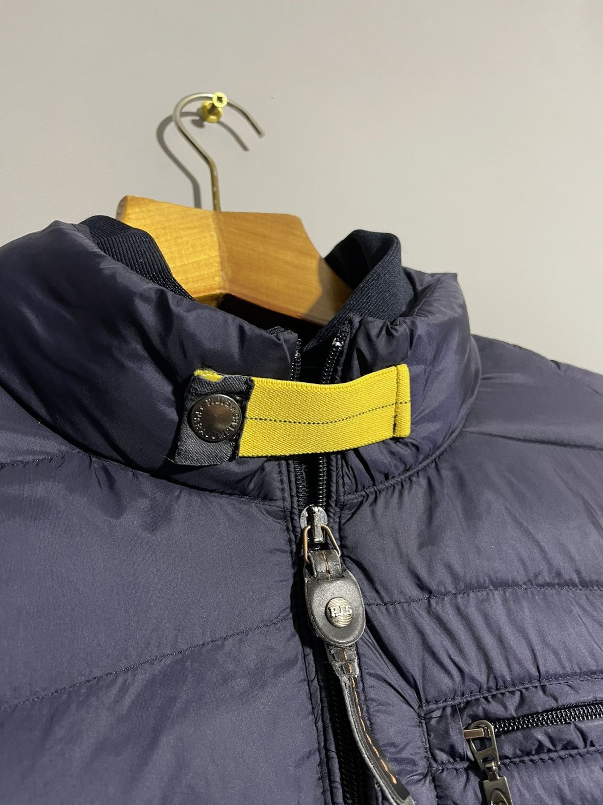 Parajumpers Parajumpers super light weight jacket size L Size US L / EU 52-54 / 3 - 4 Thumbnail