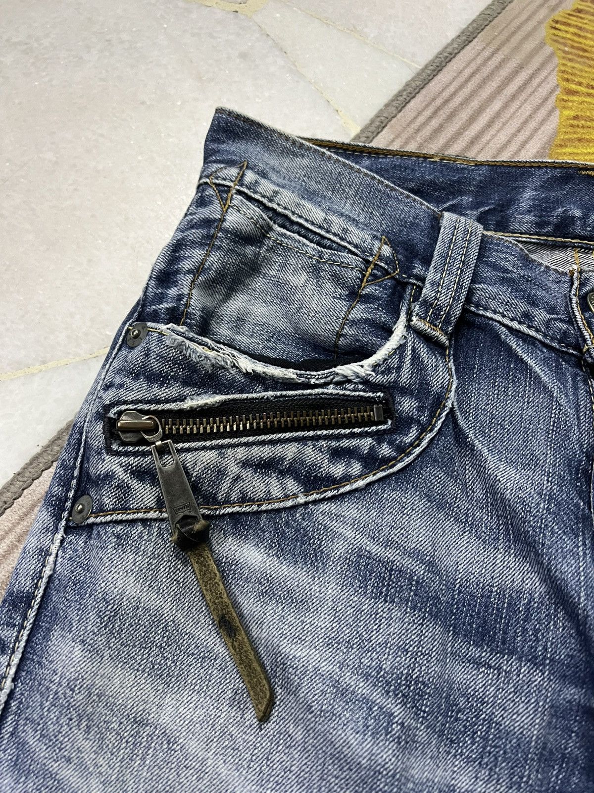 Levi's Vintage Levi’s 502 Distressed Faded Clawmark Jean Very Rare Size US 29 - 8 Thumbnail