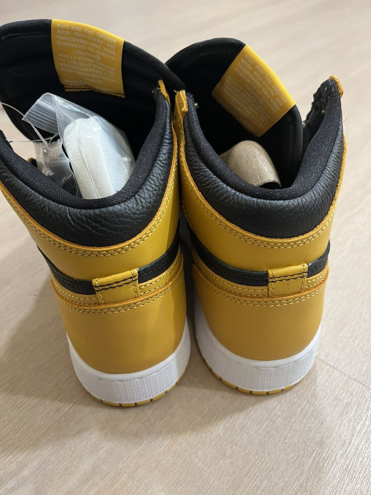 Supreme Jordan 1 pollen BNWT Size US 6 / EU 39 - 5 Thumbnail