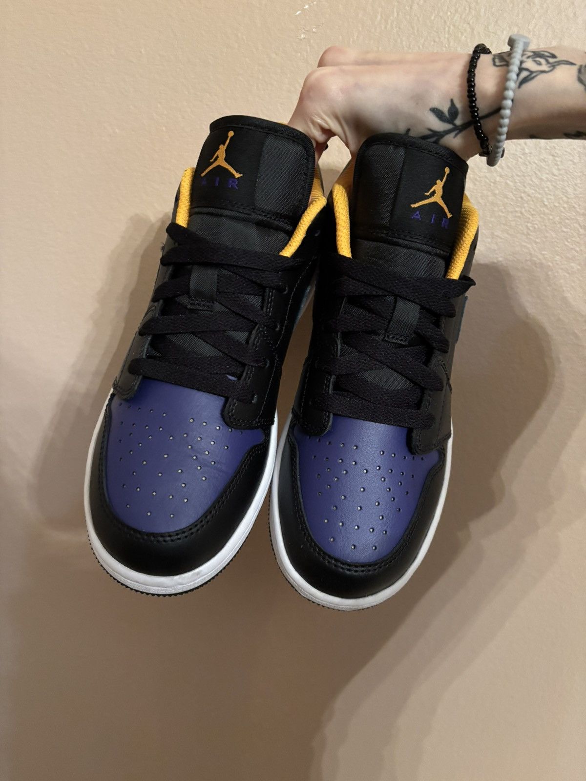 Jordan Brand × Nike Air Jordan 1 Low GS ‘Lakers’ Size US 5 / EU 37 - 3 Thumbnail