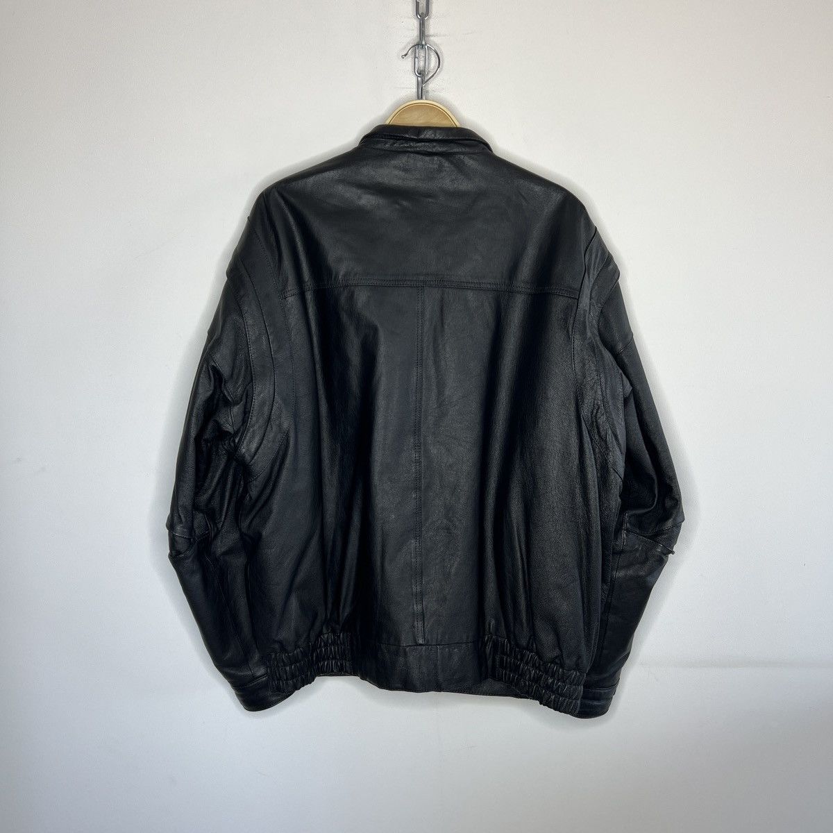 Leather × Vintage Vintage Black Leather Motor Biker Jacket Trucker Genuine Size US L / EU 52-54 / 3 - 11 Thumbnail