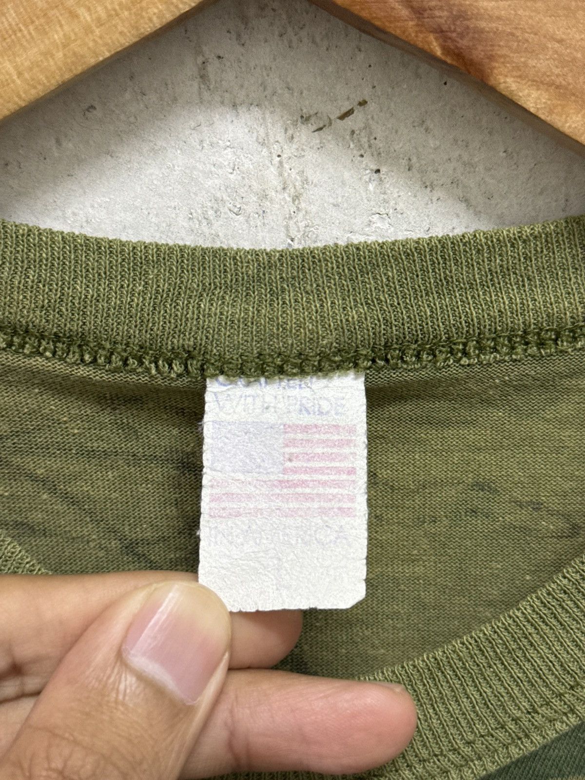 Vintage Vintage 90s Camouflage Army T-Shirt Size US S / EU 44-46 / 1 - 5 Thumbnail