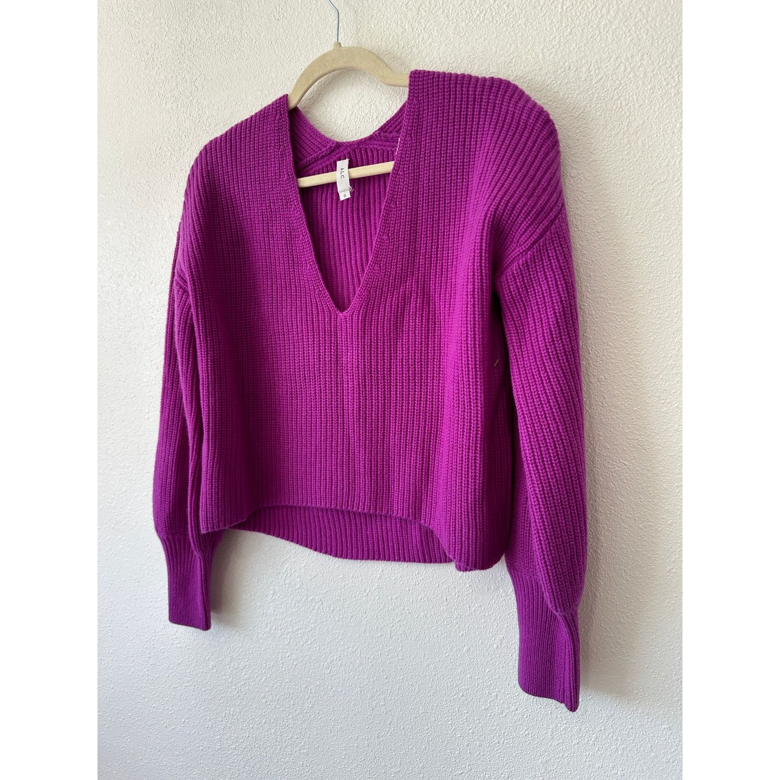 A.L.C. A.L.C. Violet Deep V-Neck Long Sleeve Boxy Crop Sweater XS Size XS / US 0-2 / IT 36-38 - 4 Thumbnail