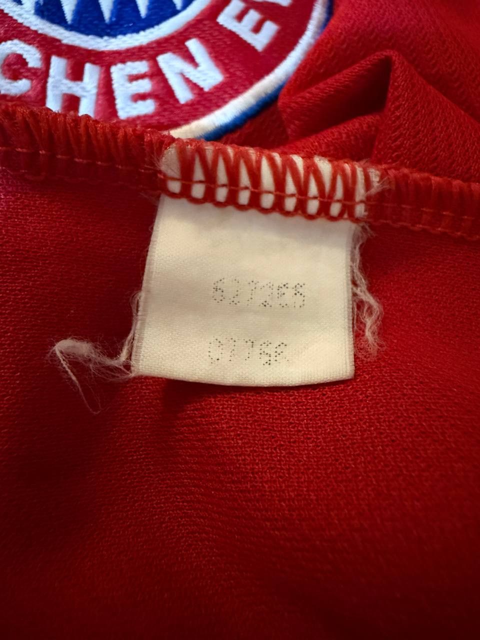 Adidas ADIDAS VINTAGE 1999/2000 BAYERN MUNICH HOME JERSEY Size US M / EU 48-50 / 2 - 16 Thumbnail
