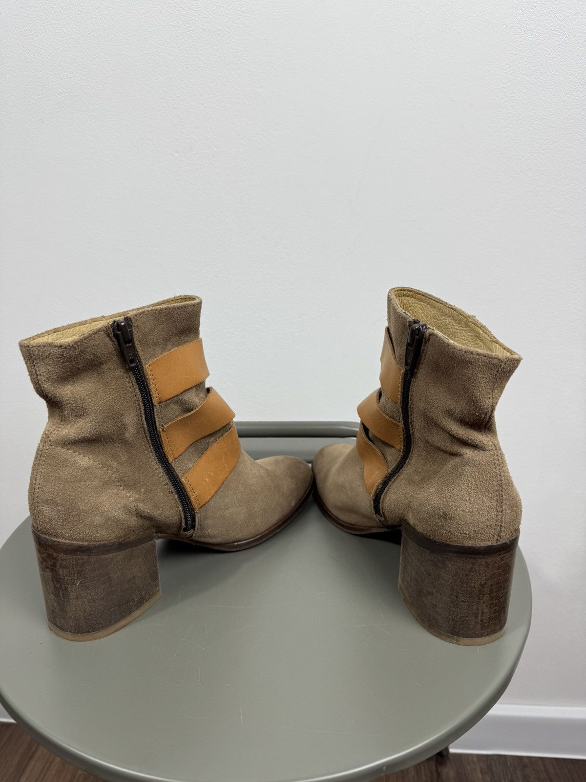 Hudson Hudson London Beige Suede Buckle Heeled Ankle Boots EU 37 Size US 6 / IT 36 - 10 Thumbnail