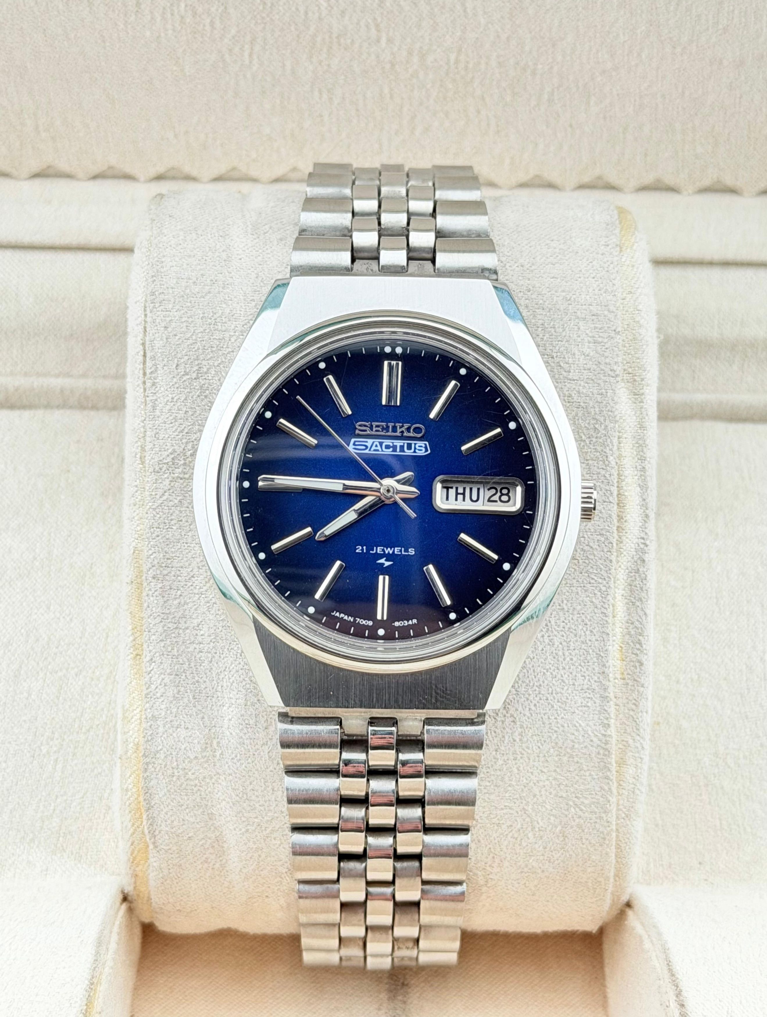 Seiko Vintage Men's Wrist Automatic Watch Size 36 - 2 Thumbnail
