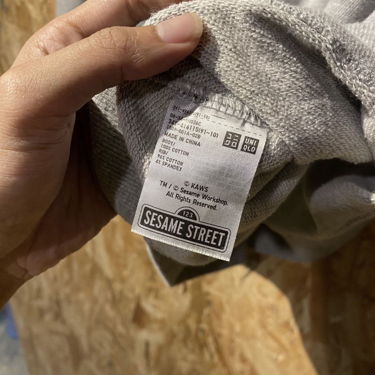 Kaws × Uniqlo Uniqlo Kaws Sesame Street Sweatshirts Size US L / EU 52-54 / 3 - 10 Thumbnail