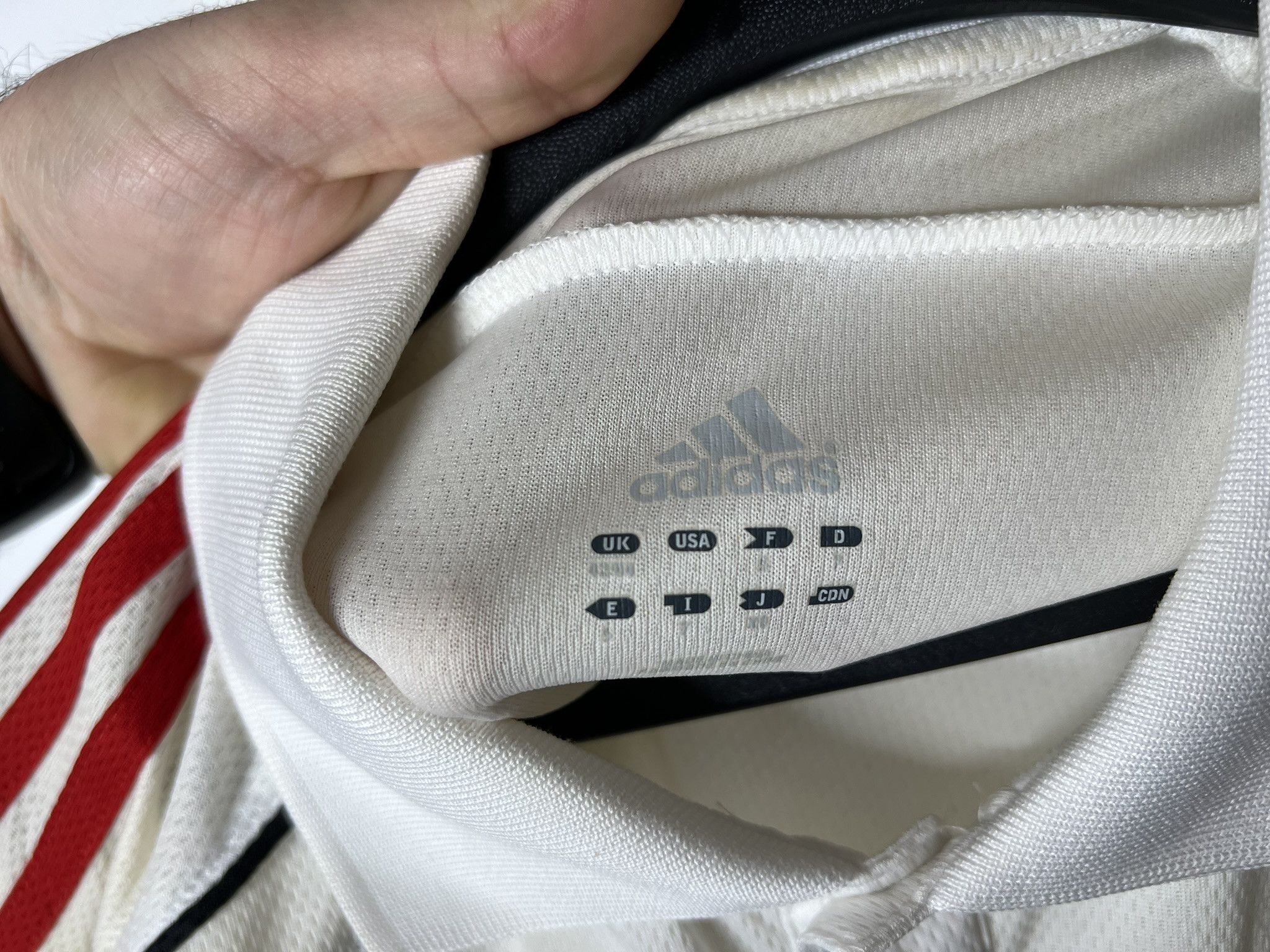 Adidas LIVERPOOL 2010 2011 TRAINING FOOTBALL SHIRT SOCCER JERSEY Size US L / EU 52-54 / 3 - 5 Thumbnail