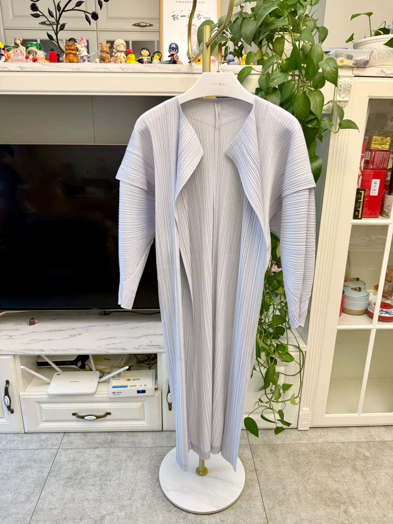 Issey Miyake Issey Miyake size:2 Grey pleated cardigan Size XS / US 0-2 / IT 36-38 - 1 Thumbnail