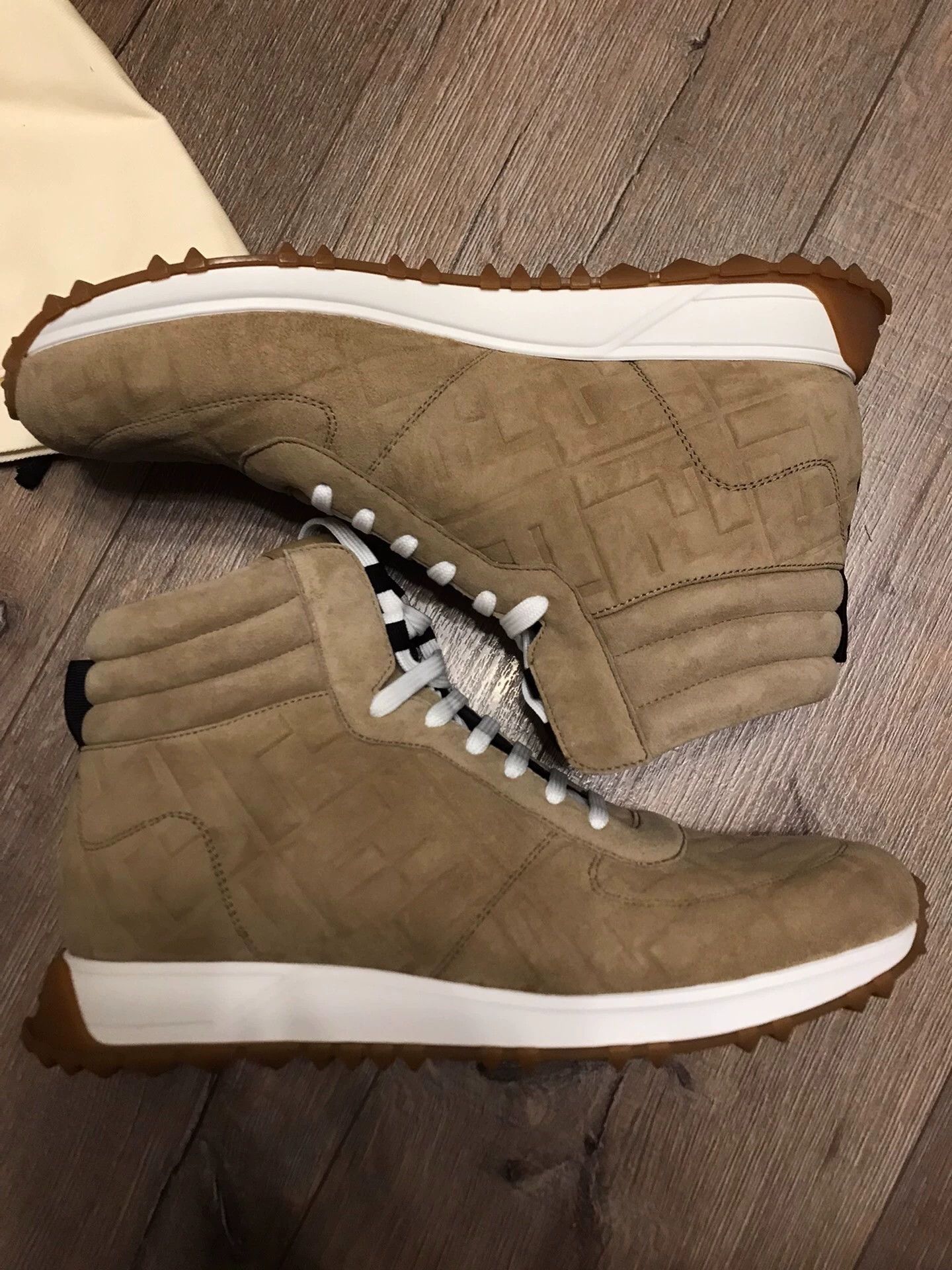 Fendi Fendi New Suede Casual Sneakers 42 (big) Embossed Logo Size US 9 / EU 42 - 7 Thumbnail