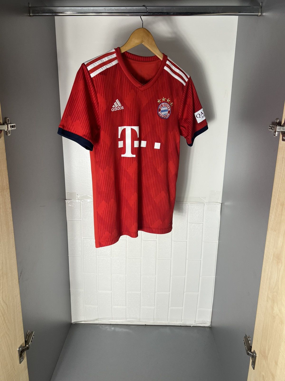 Vintage VINTAGE ADIDAS FC BAYERN MUNCHEN GERMANY SOCCER JERSEY RETRO Size US S / EU 44-46 / 1 - 4 Thumbnail