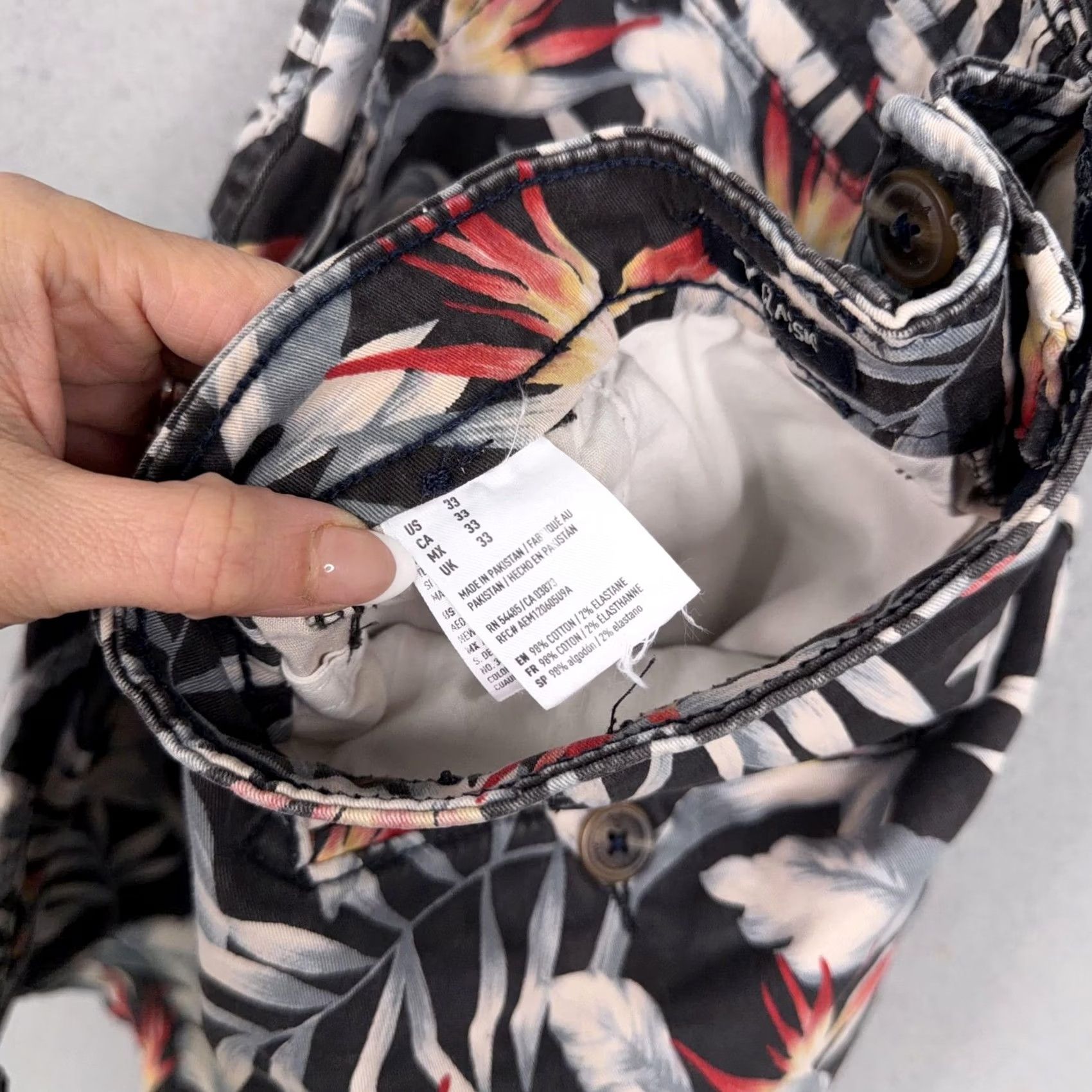 American Eagle Outfitters American Eagle Shorts Mens 33 Black Tropical Floral Active Flex Classic Chino Mens Beachwear, Casual, 9in Inseam, Cotton Spandex, Flat Front Size US 33 - 6 Thumbnail