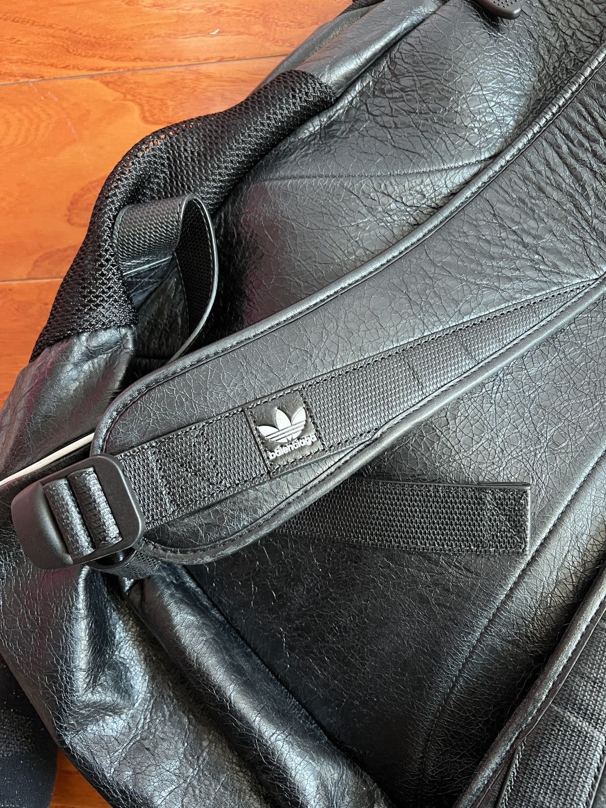 Balenciaga Balenciaga x Adidas Large Leather Backpack Red / Black Size ONE SIZE - 4 Thumbnail