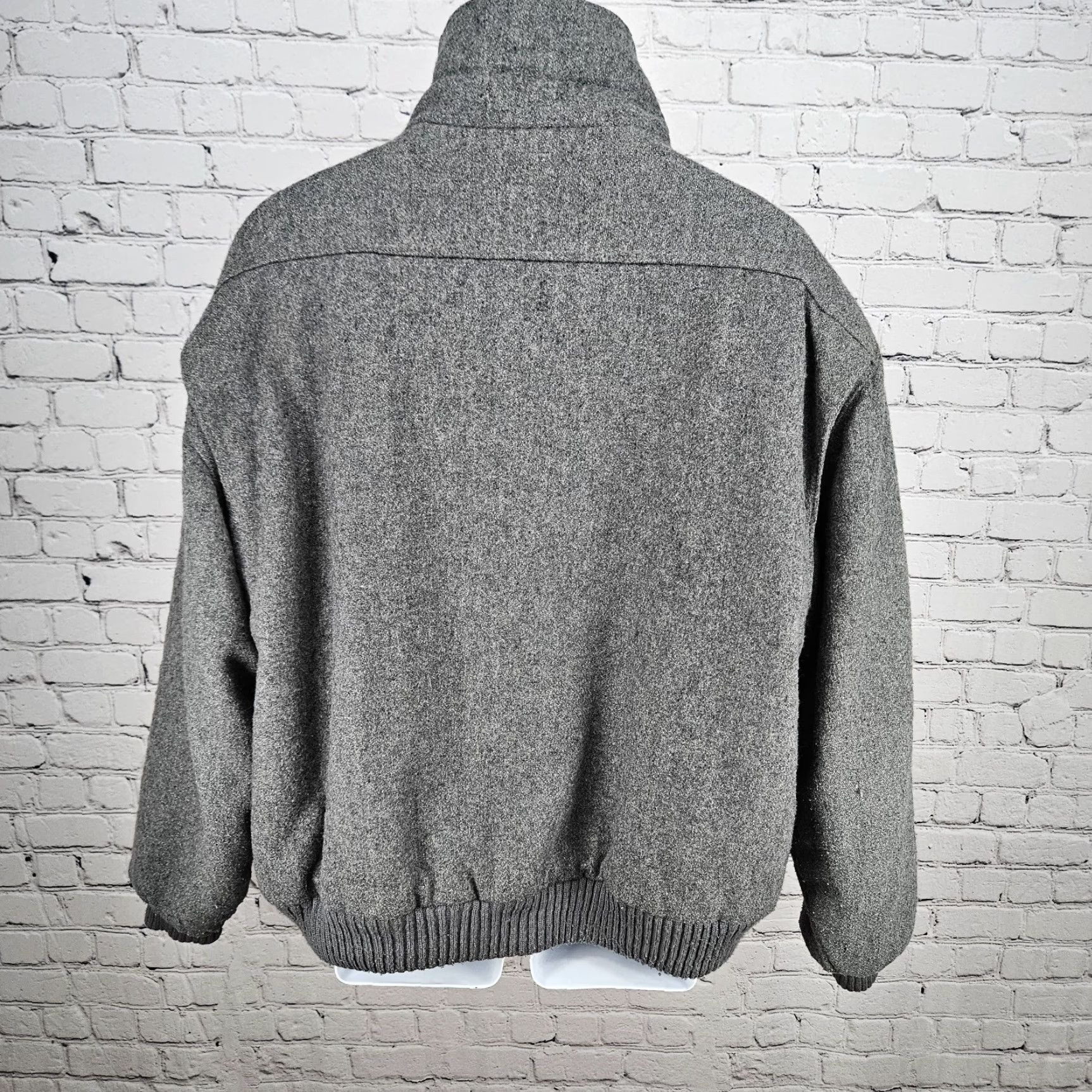 Vintage VINTAGE Expressions Bomber Jacket Wool Blend Zip Snap Insulated Grey XL 46 Men Wool Blend Zip Snap Pockets Stand-Up Collar 55 in Chest Vintage Mens Size US S / EU 44-46 / 1 - 2 Thumbnail