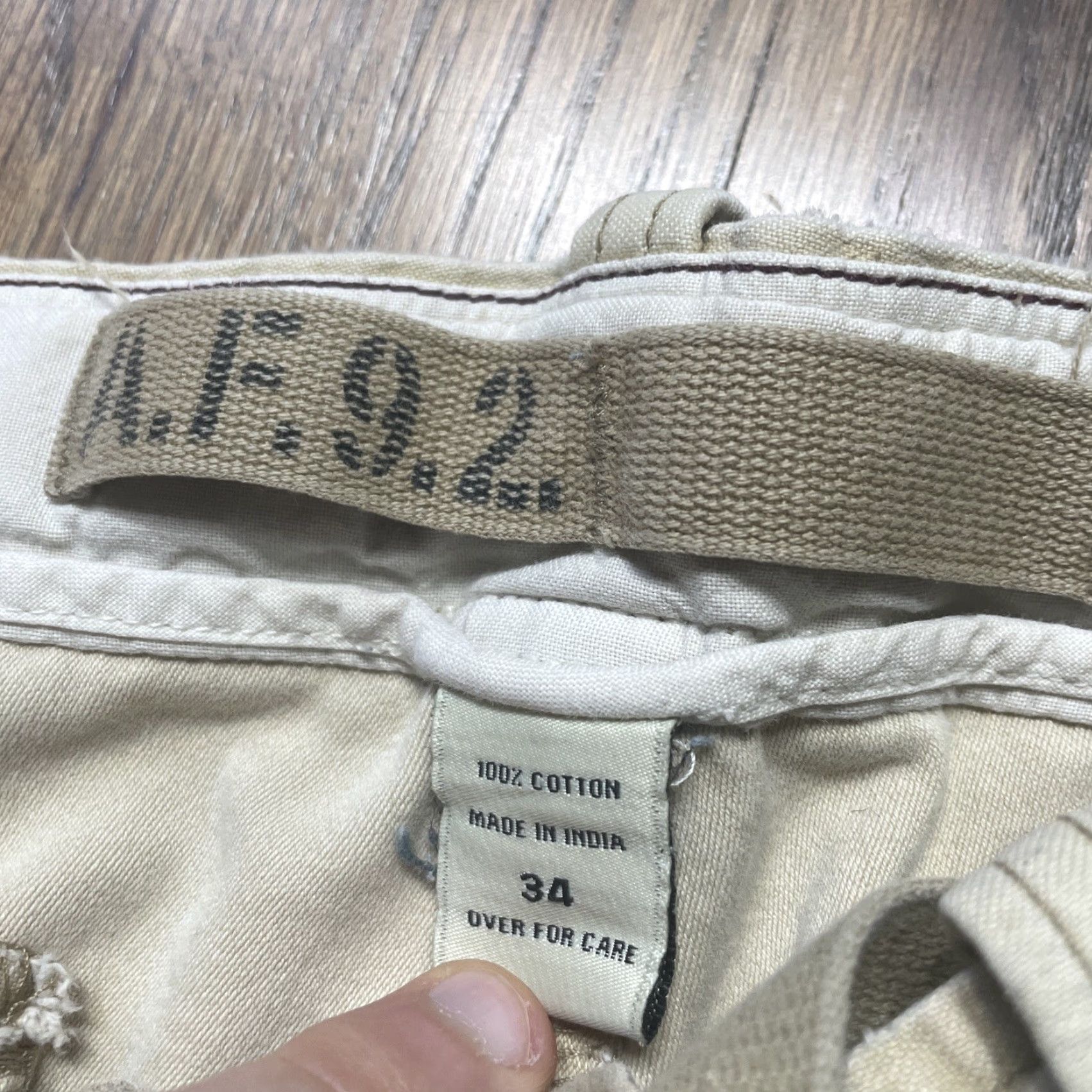 Abercrombie & Fitch VINTAGE Abercrombie & Fitch Cargo Shorts Men’s SZ 34 Beige 7 Pocket Distressed Heavy Pockets Y2K VTG Mens Size US 34 / EU 50 - 4 Thumbnail