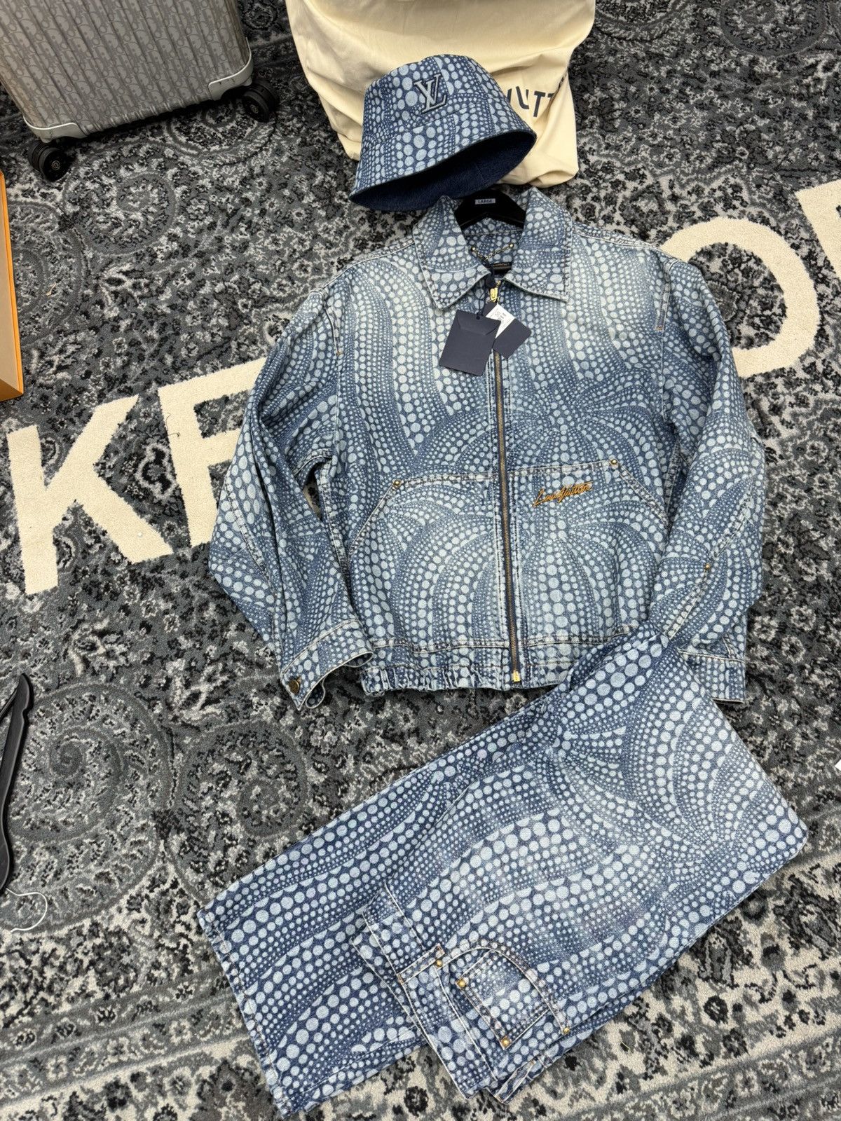 Louis Vuitton × Yayoi Kusama Louis Vuitton YK zip up denim jacket Size US M / EU 48-50 / 2 - 1 Thumbnail