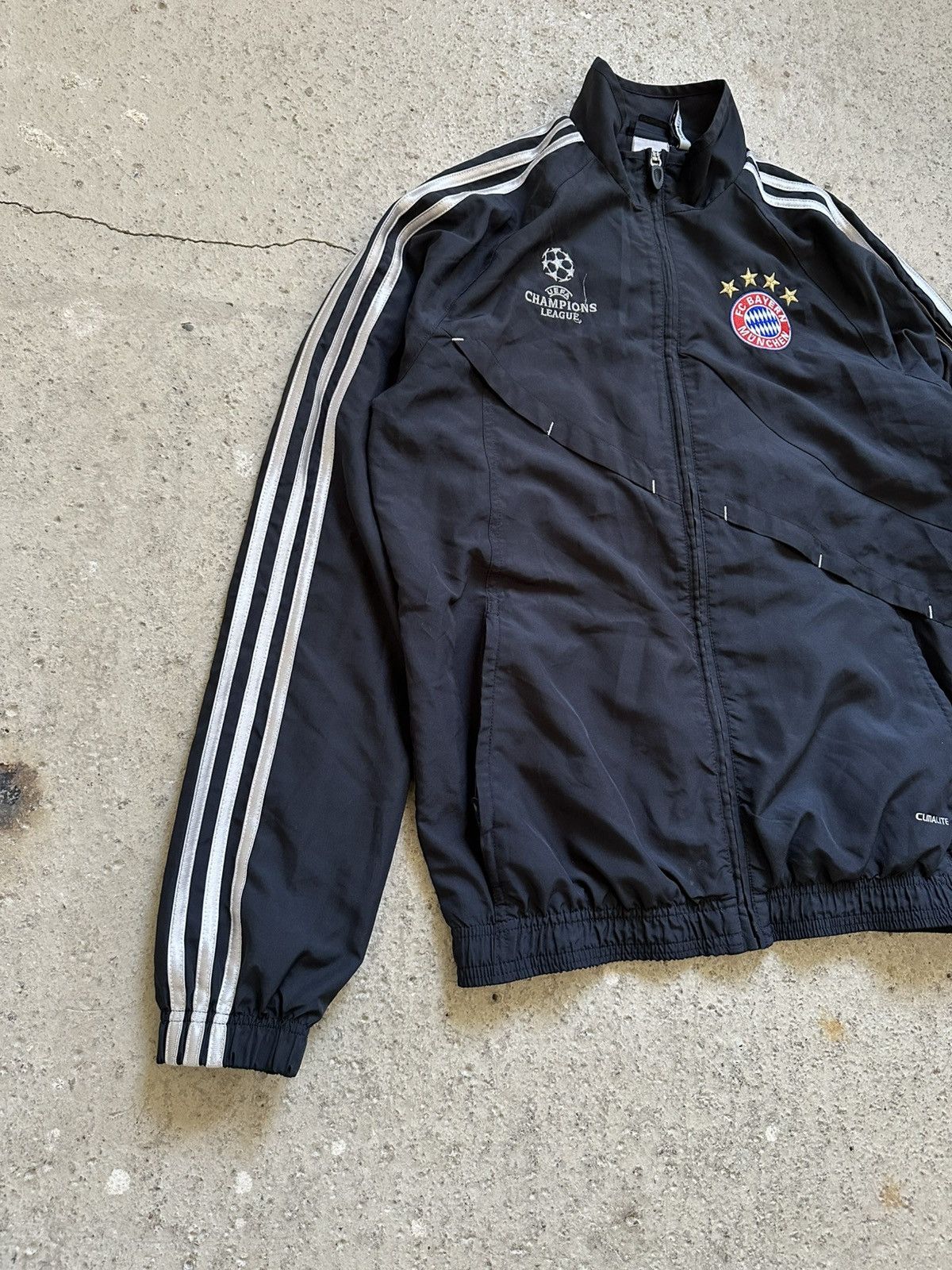 Adidas Vintage Adidas Suit UEFA FC BUYERN MUNCHEN Black size - S Size 46L - 4 Thumbnail