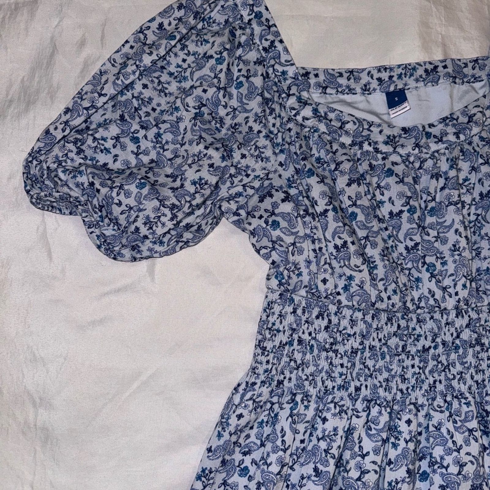 Old Navy Old Navy Blue Floral Smocked Mini Dress – Size S Size S / US 4 / IT 40 - 4 Thumbnail