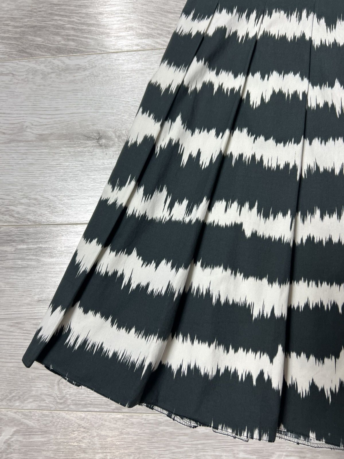 Prada Prada Milano 2013 Striped Skirt Size 40 Size 27" / US 4 / IT 40 - 4 Thumbnail