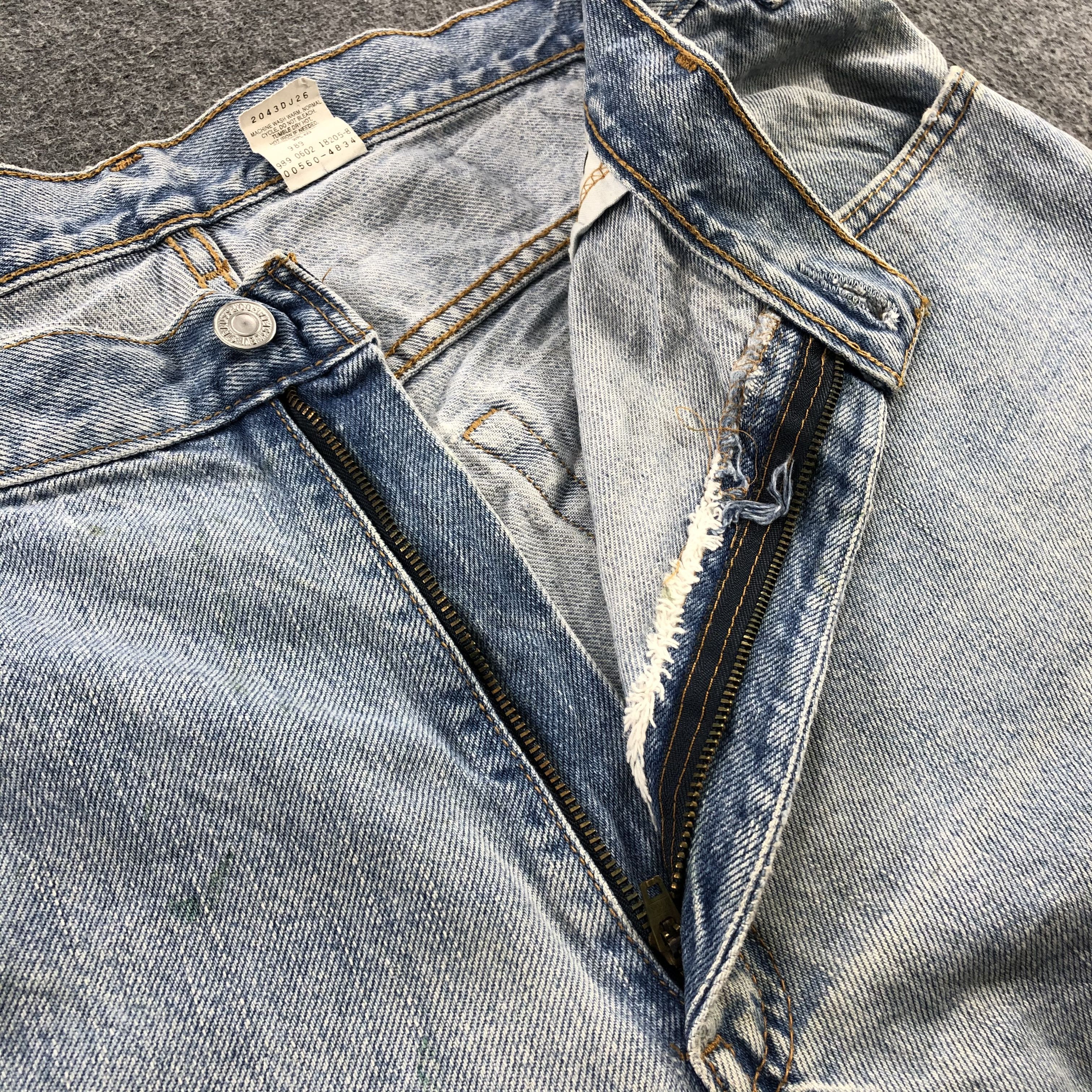 Levi's Levis 560 Vintage Jeans Light Wash Denim-J1033 Size US 37 - 7 Thumbnail