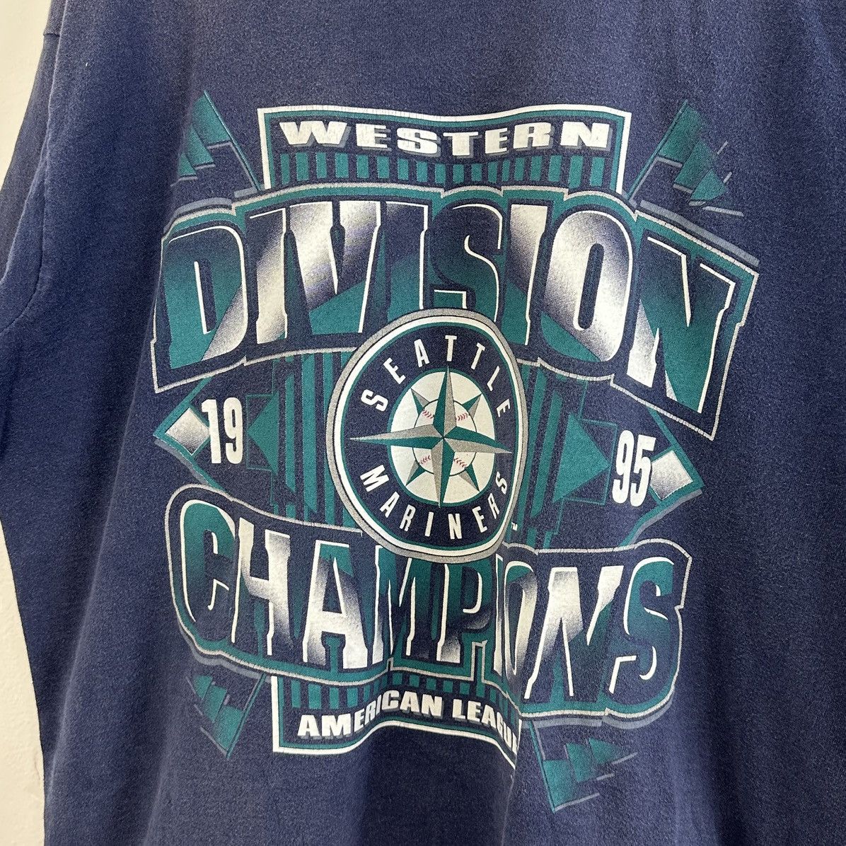Vintage Vintage Seattle Mariners T Shirt XL 1995 Western Division Size US XL / EU 56 / 4 - 1 Thumbnail