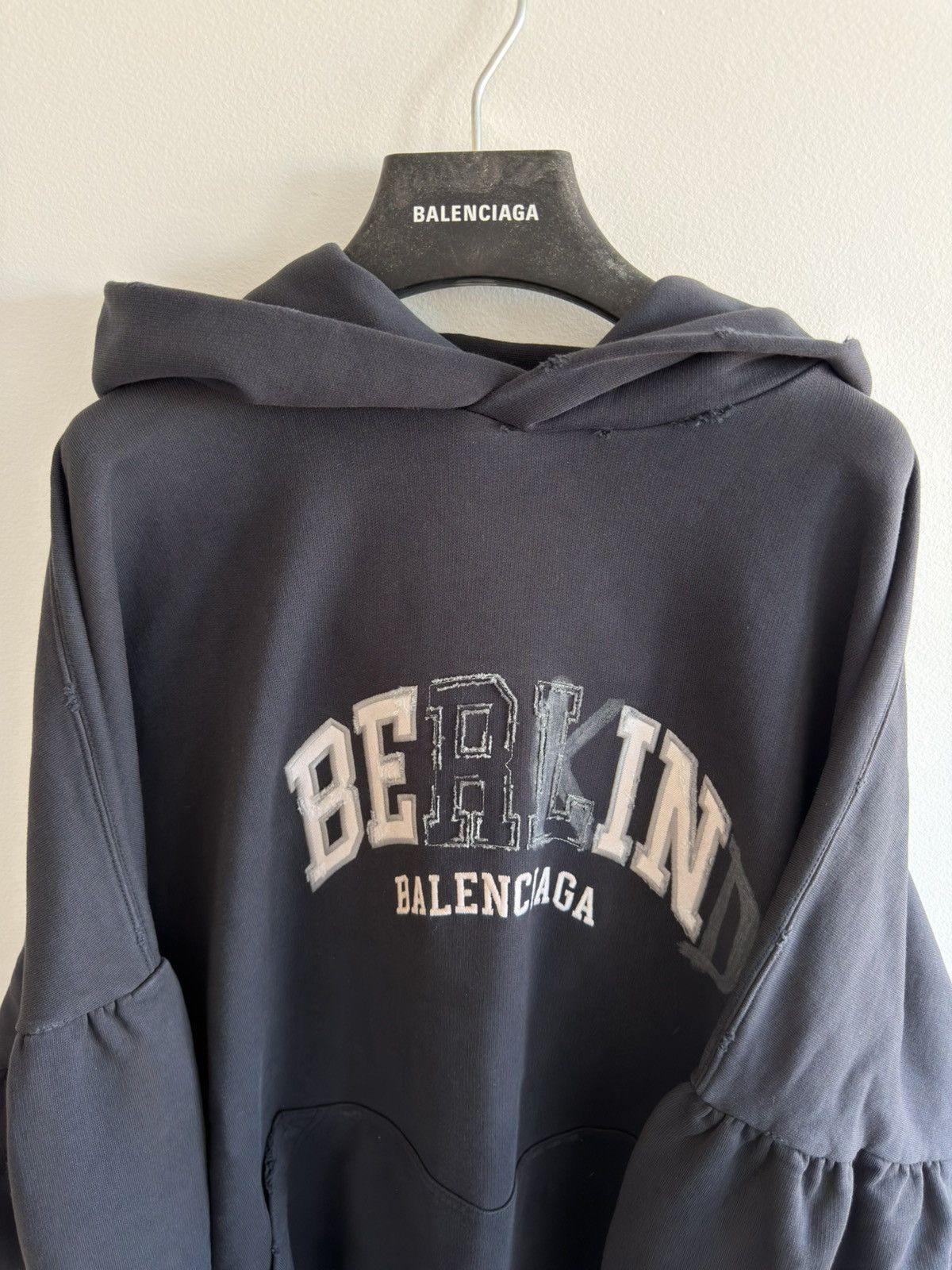 Balenciaga BALENCIAGA DEMNA FW23 BERLIN BE KIND SCRIBBLE HOODIE SIZE 4 Size US XL / EU 56 / 4 - 2 Thumbnail