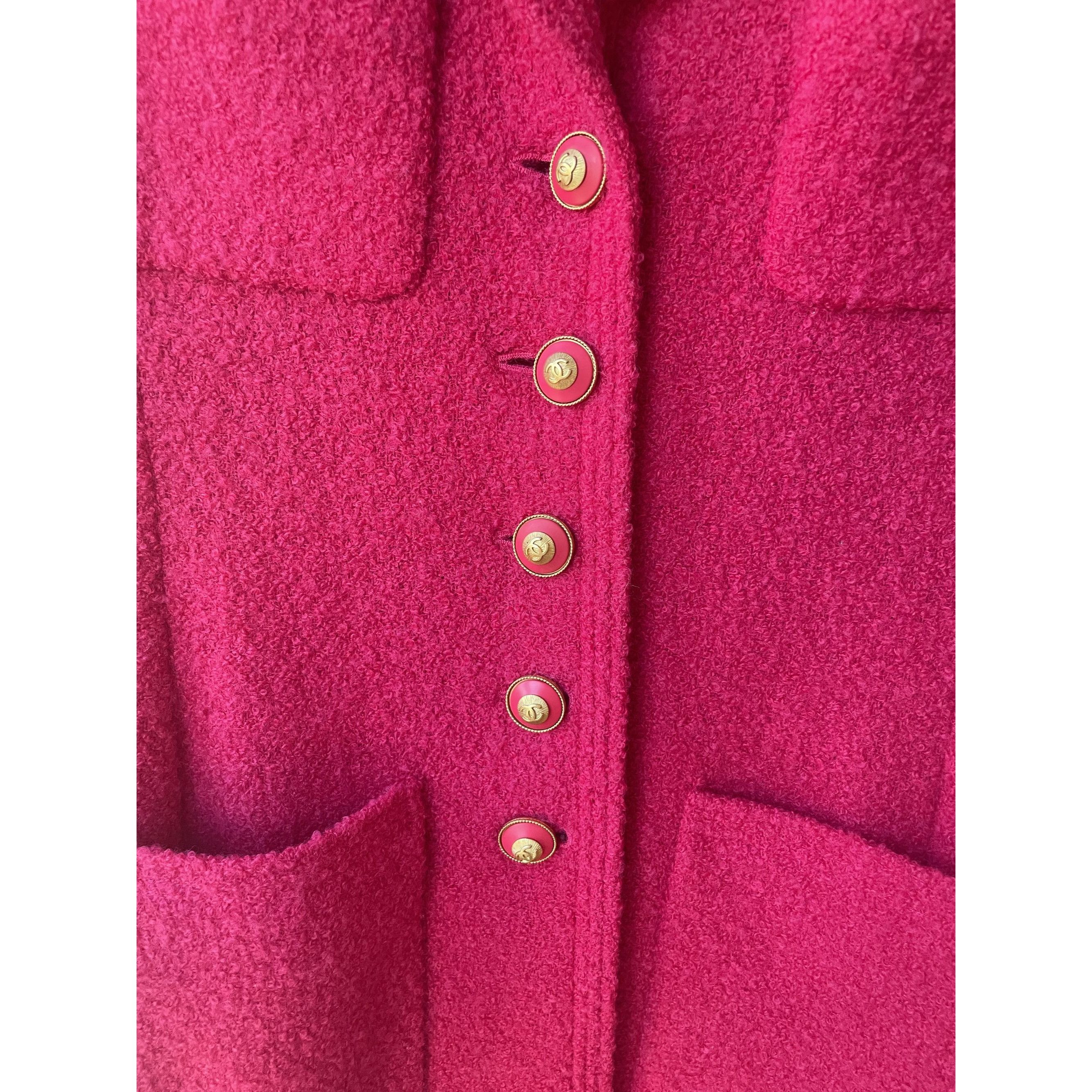 Chanel Chanel Vintage Boucle Wool Pink Coat With Gold Button Accent Size XS / US 0-2 / IT 36-38 - 6 Thumbnail