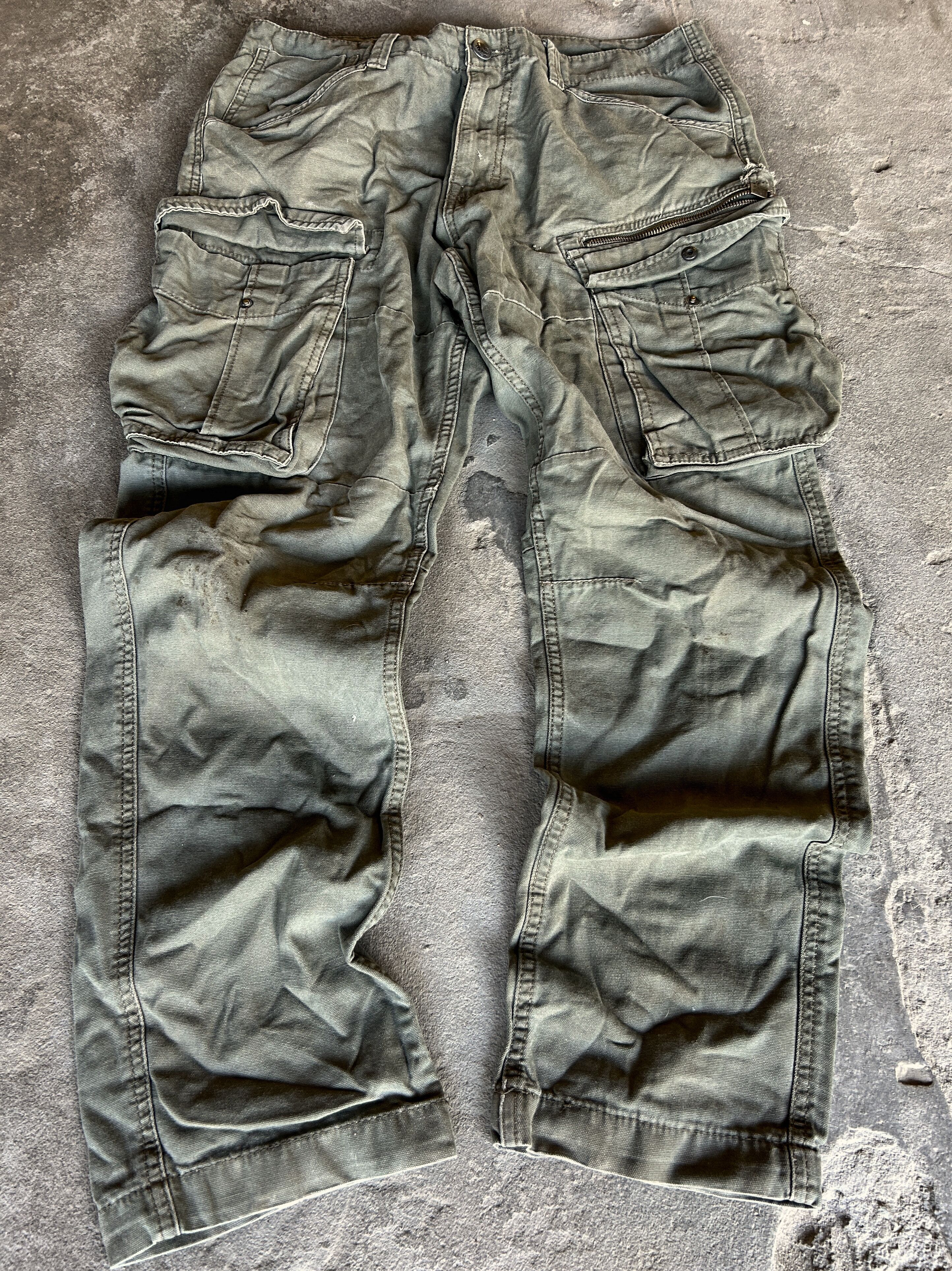 Vintage Vintage Olive Cargo Pants Wide Leg Military Utility Style Size US 32 / EU 48 - 1 Thumbnail