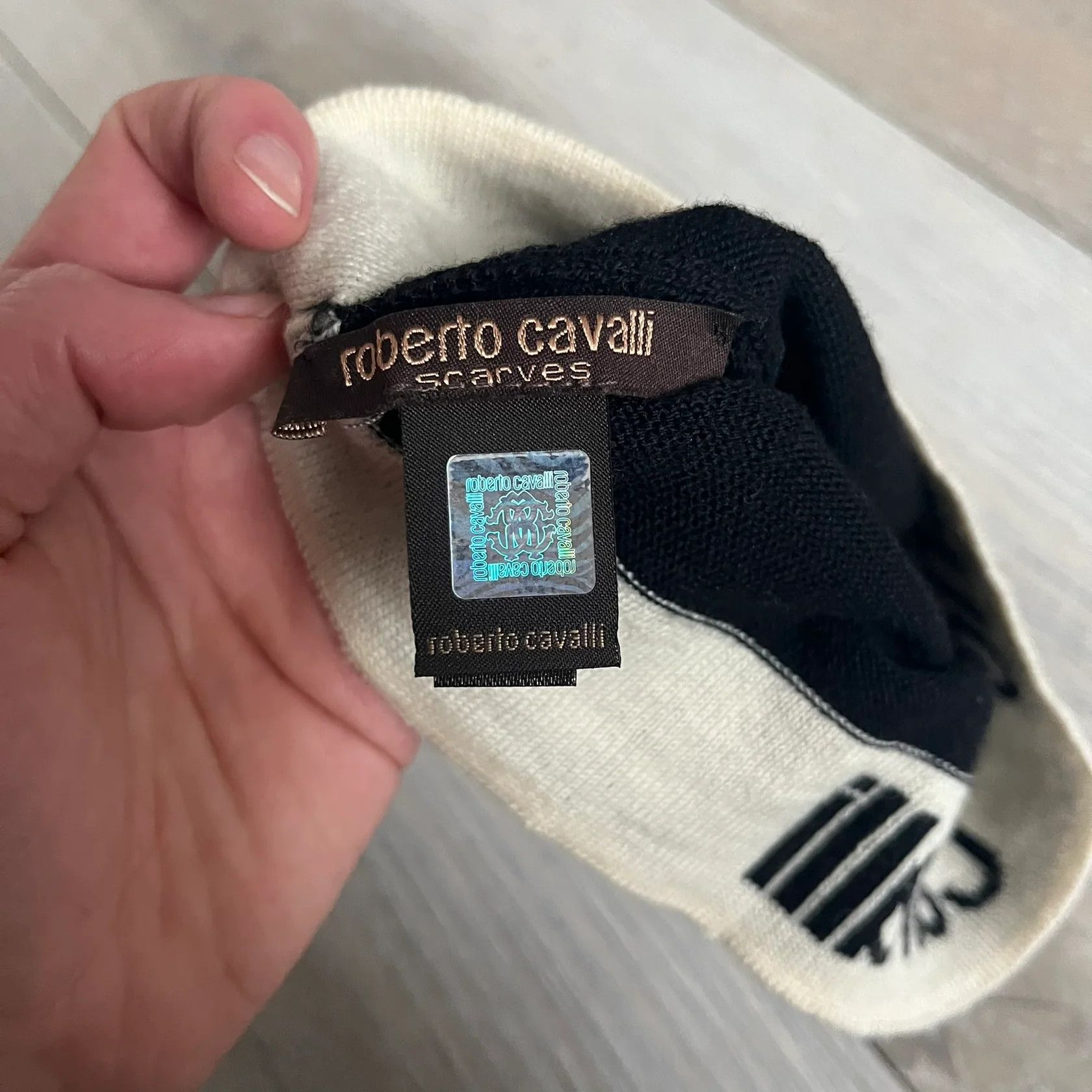 Roberto Cavalli Roberto Cavalli Gold Logo Beanie Size ONE SIZE - 5 Thumbnail