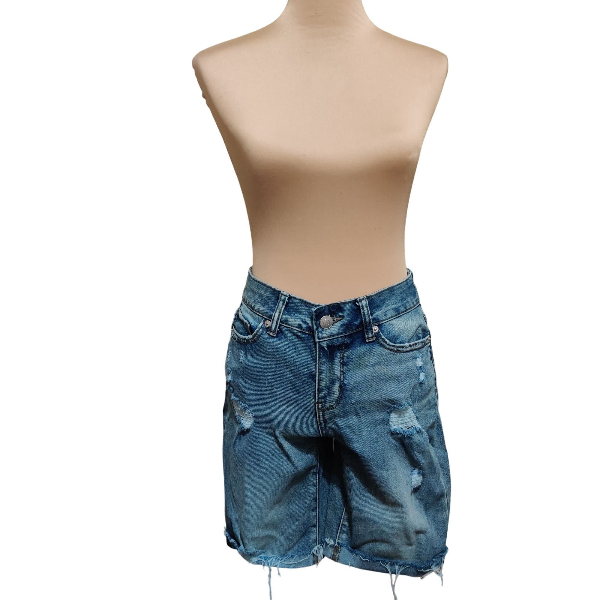 Other Time and Tru 4 Distressed Denim Bermuda Shorts Raw Hem Mid R Size 27" / US 4 / IT 40 - 2 Thumbnail
