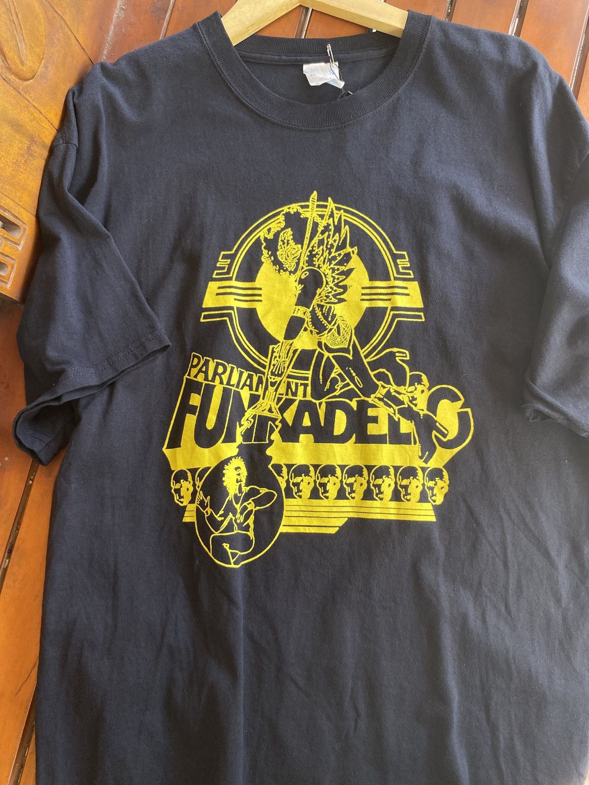 Vintage Vintage Parliament Funkadelic Tshirt Size US XL / EU 56 / 4 - 4 Thumbnail