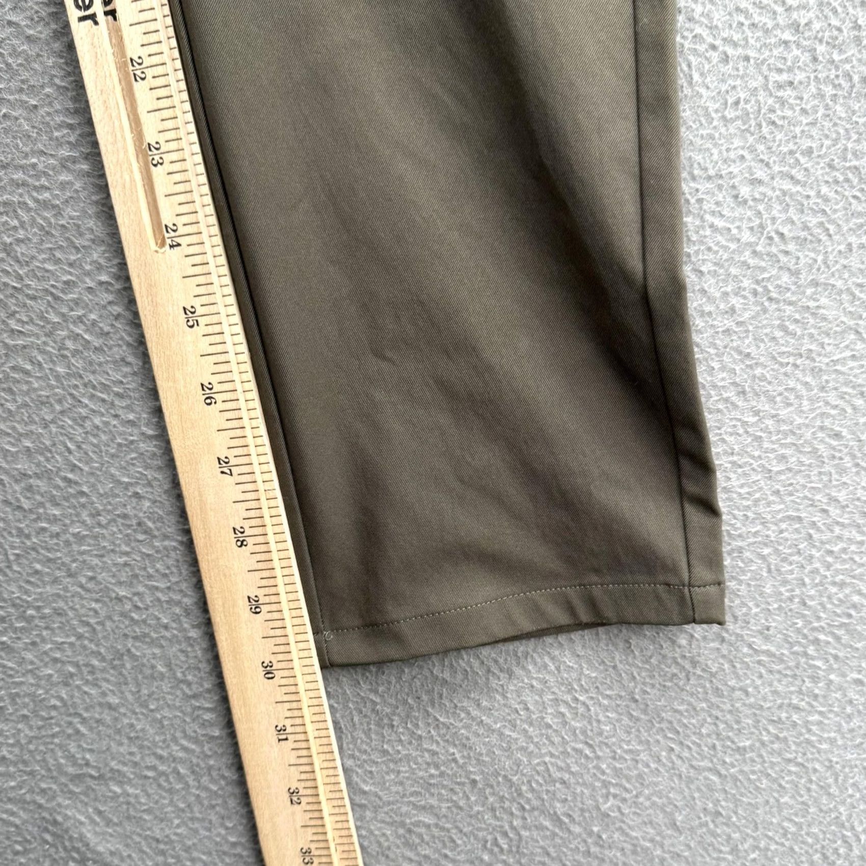 Vuori Vuori Pants Mens 28 Green 28x30 Fits Slim Fit Stretch Performance Chino Size US 28 / EU 44 - 5 Thumbnail