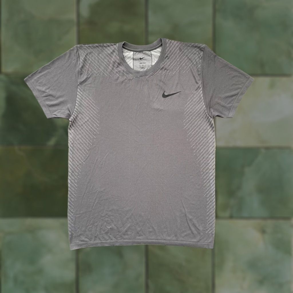 Nike NIKE DRI-FIT SEAMLESS SS TOP MEN'S GRAY TRAINING DM5509-068 LARGE TOP Size US L / EU 52-54 / 3 - 1 Thumbnail